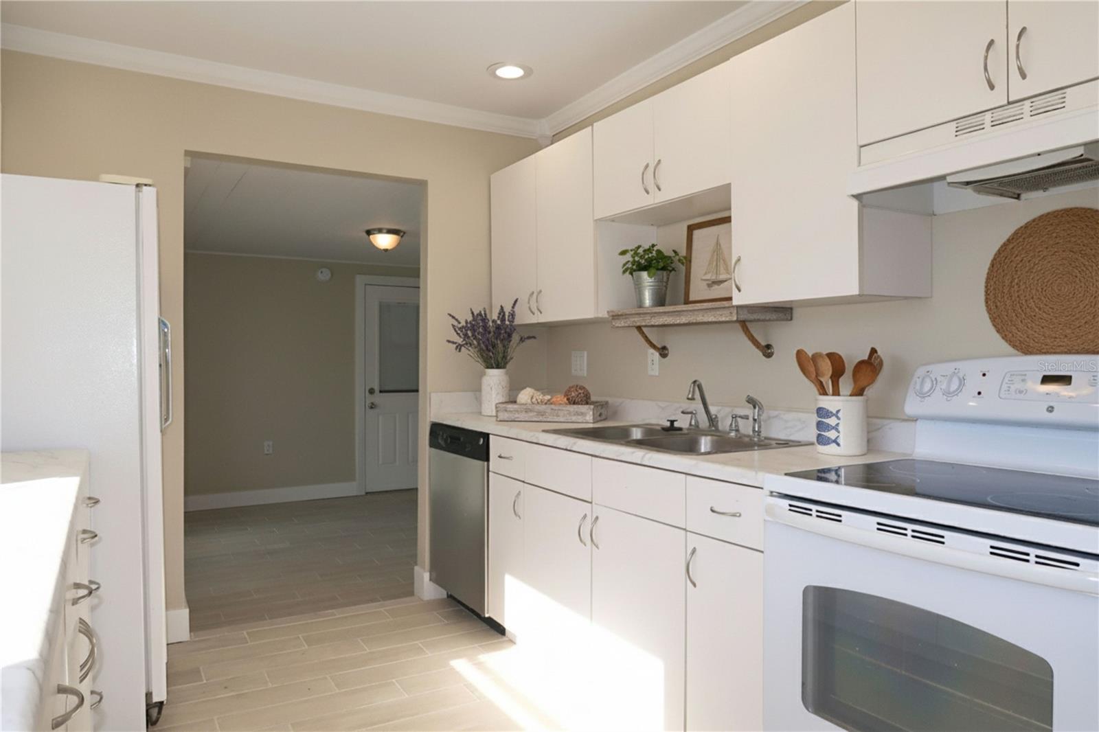 Image 5 of 28 For 949 57th Avenue N