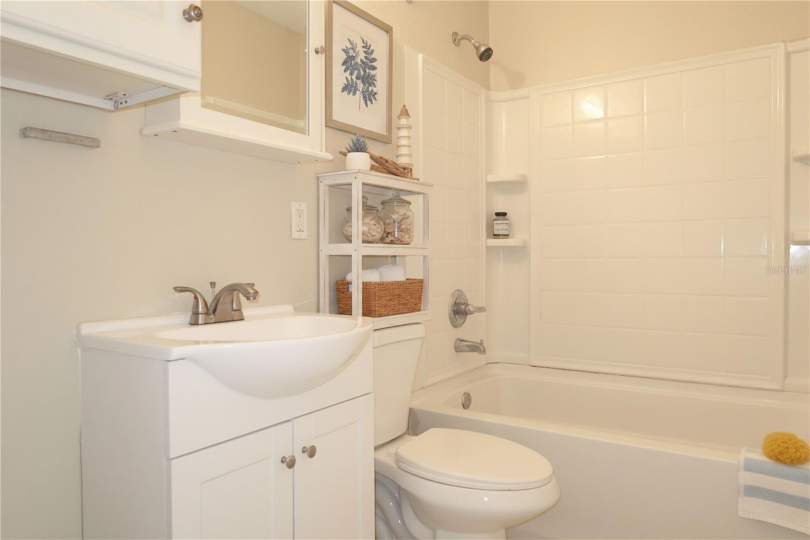 Image 7 of 28 For 949 57th Avenue N