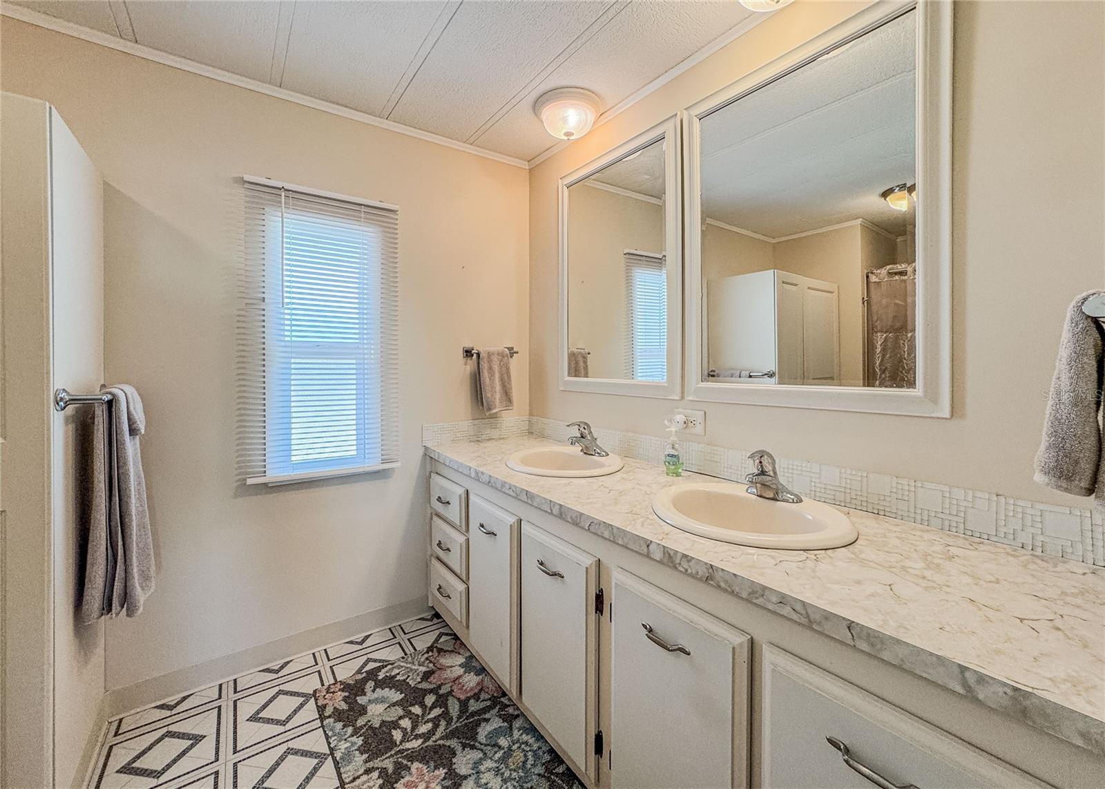 Image 21 of 42 For 5546 Arrowhead Drive