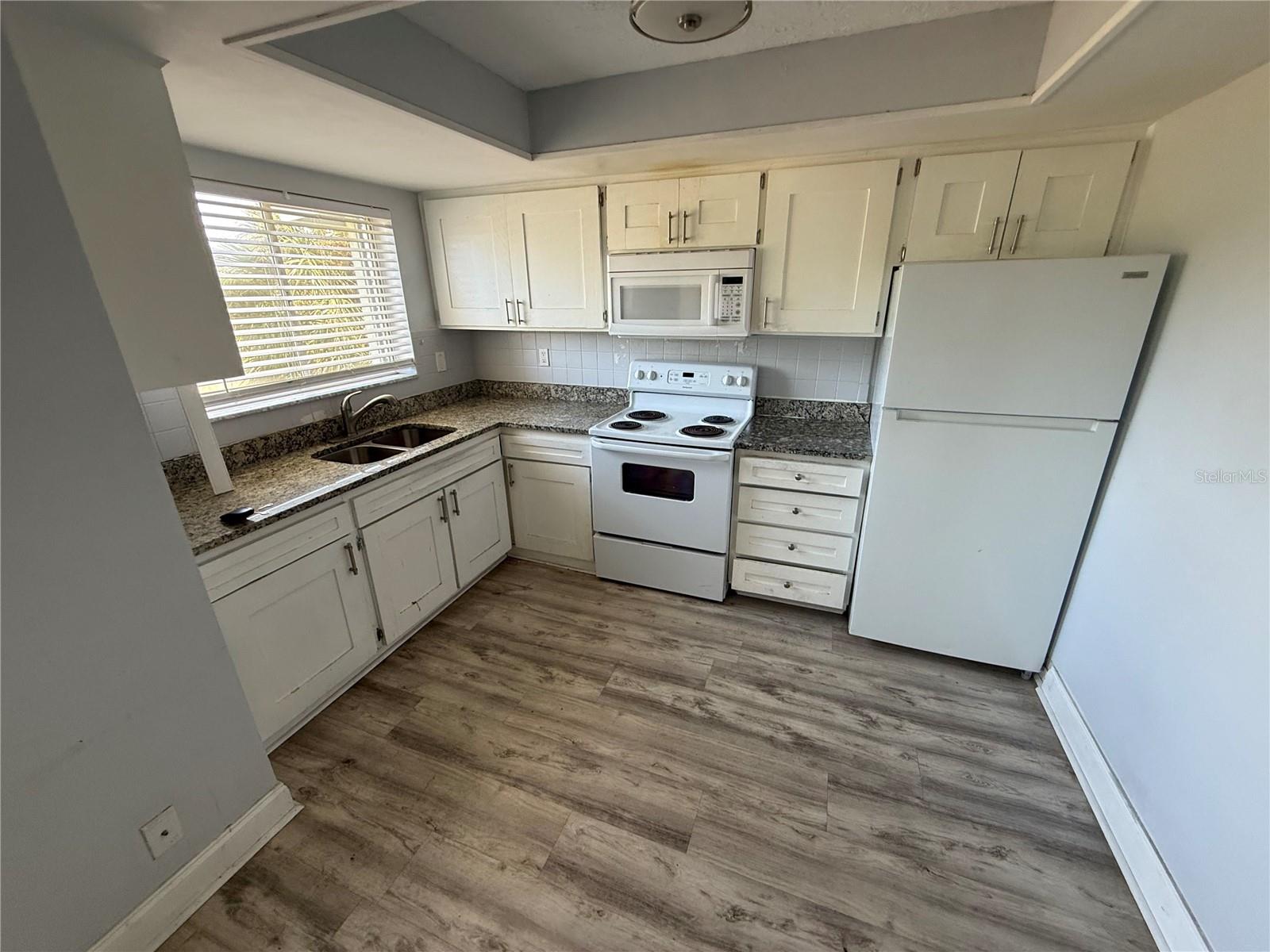 Image 2 of 15 For 1329 Drew Street 9