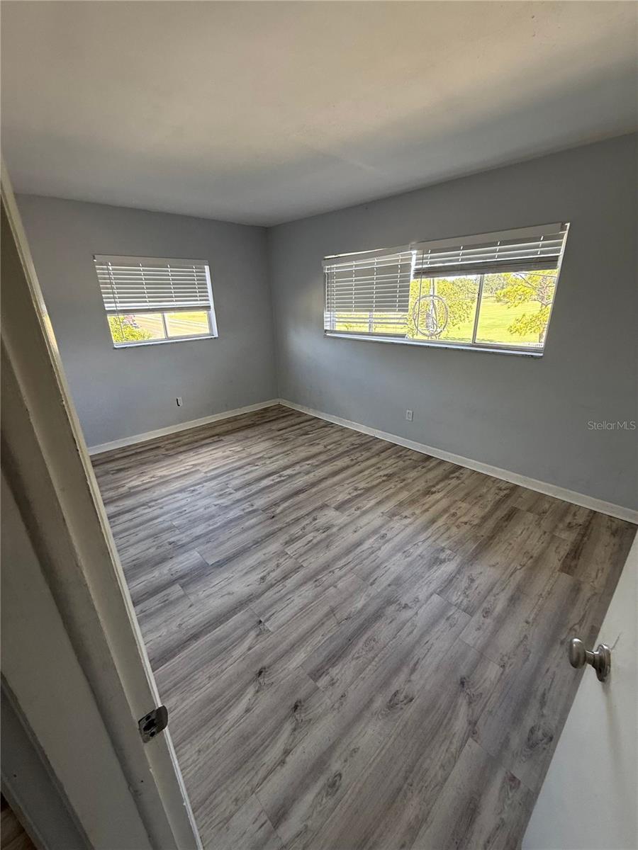 Image 4 of 15 For 1329 Drew Street 9