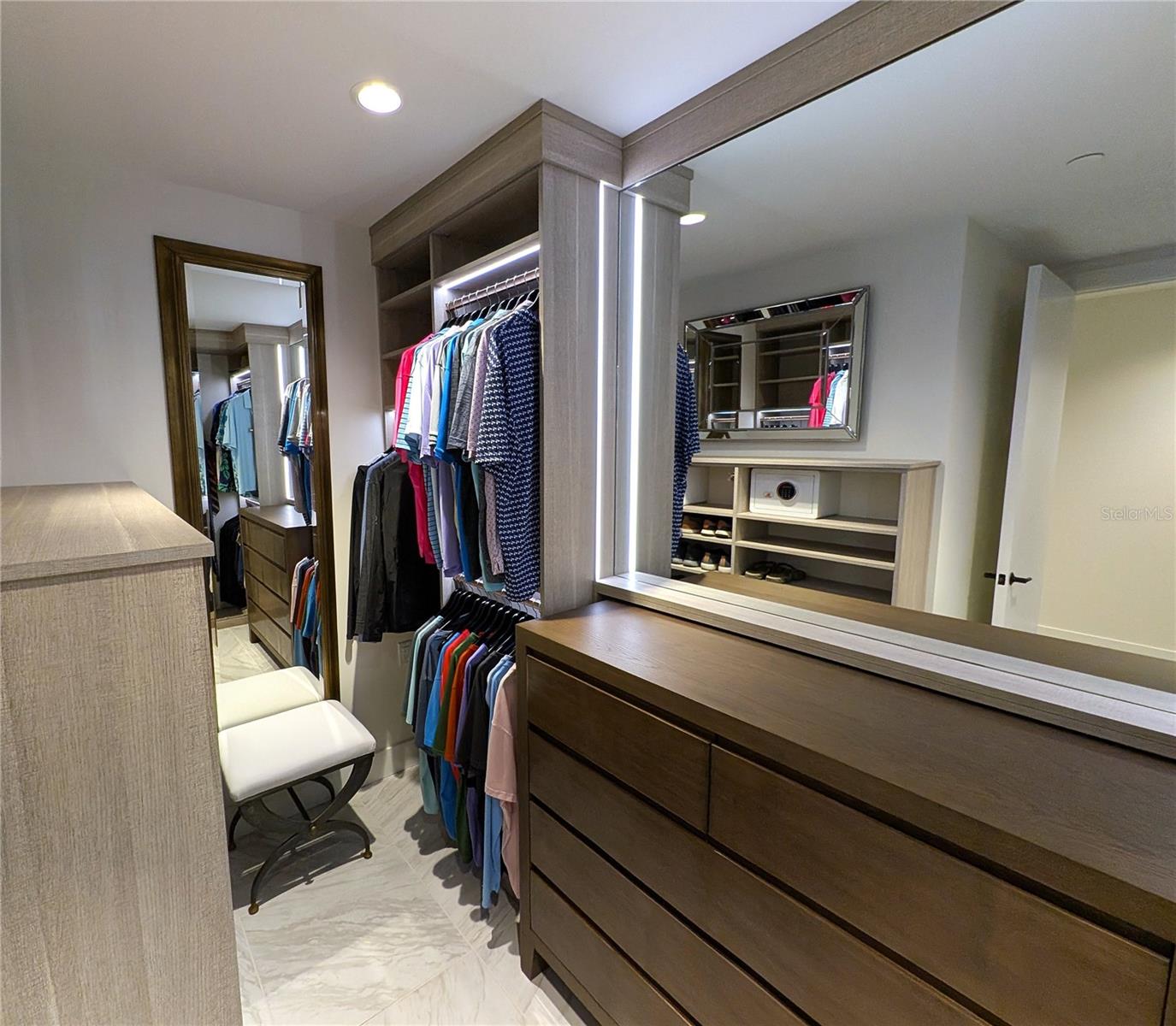 Image 22 of 76 For 777 3rd Avenue N 1303