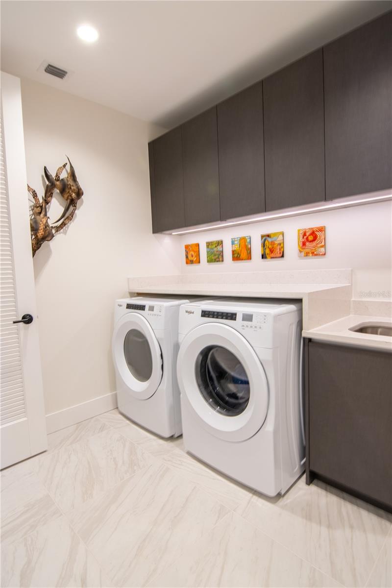 Image 37 of 76 For 777 3rd Avenue N 1303