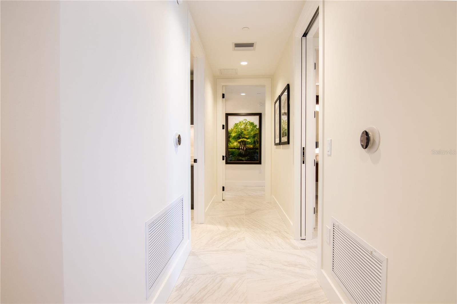 Image 39 of 76 For 777 3rd Avenue N 1303