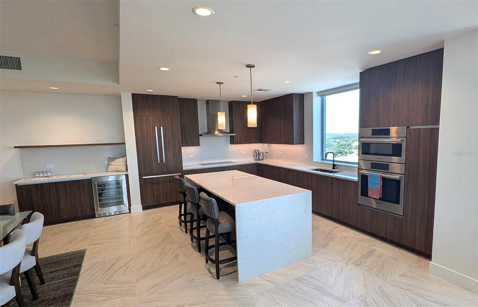 Image 4 of 76 For 777 3rd Avenue N 1303