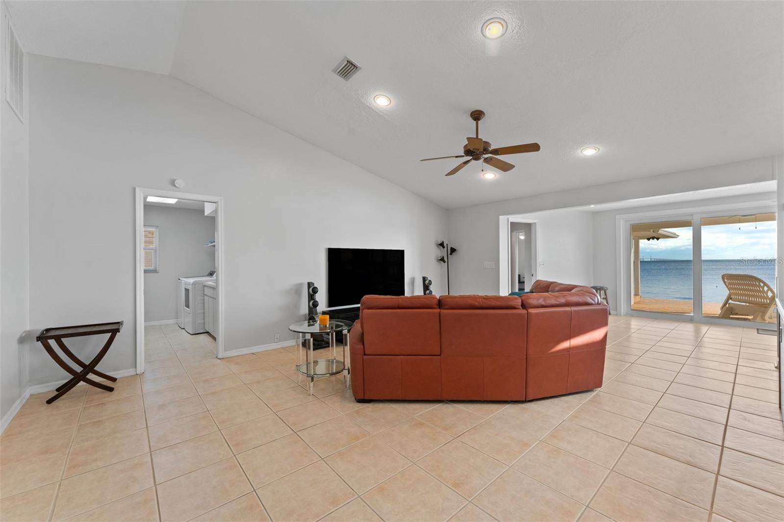 Listing photo id 11 for 2936 68th Avenue S