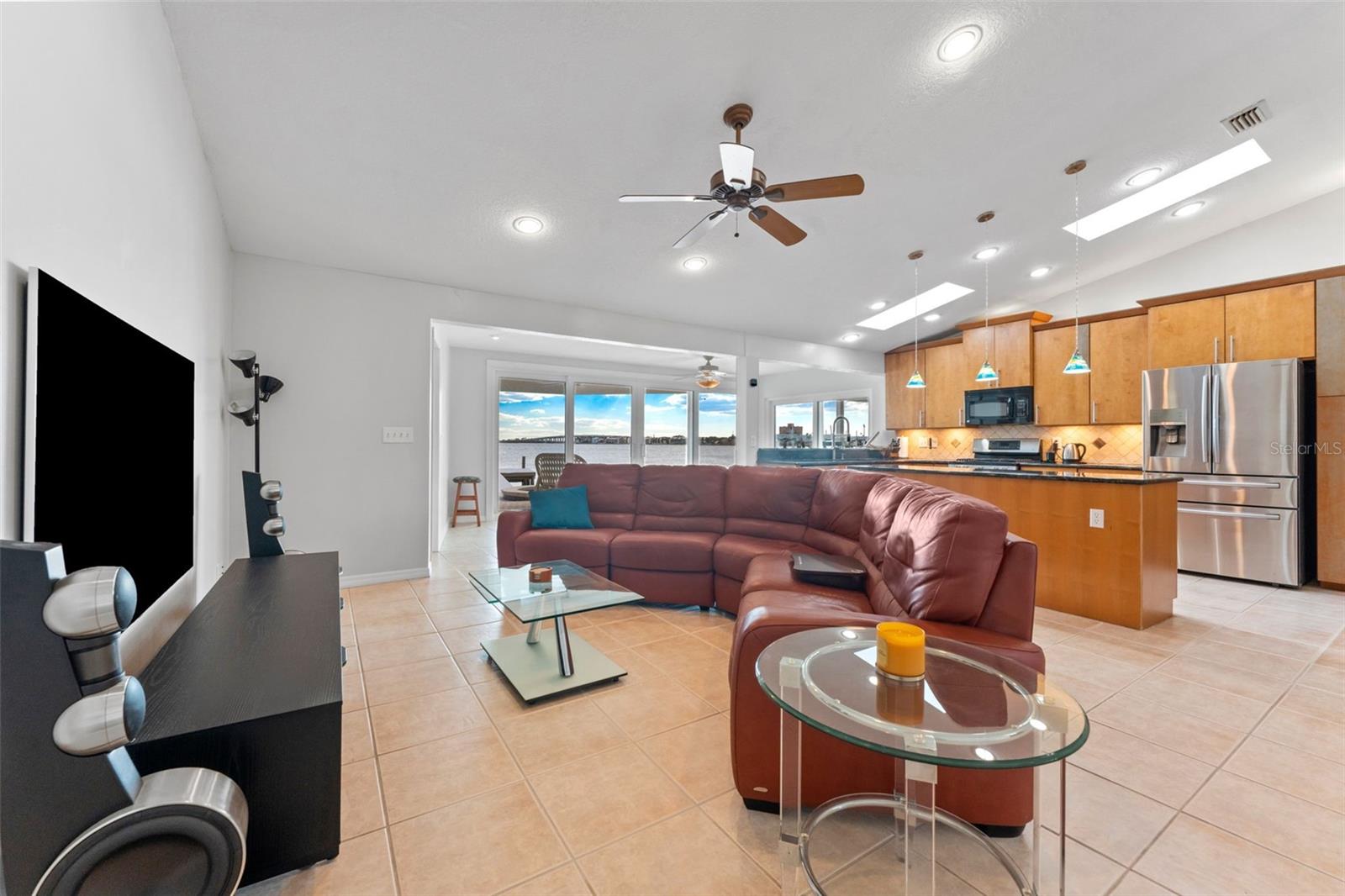 Listing photo id 12 for 2936 68th Avenue S