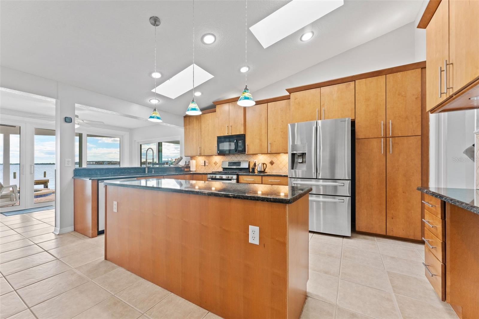 Listing photo id 13 for 2936 68th Avenue S