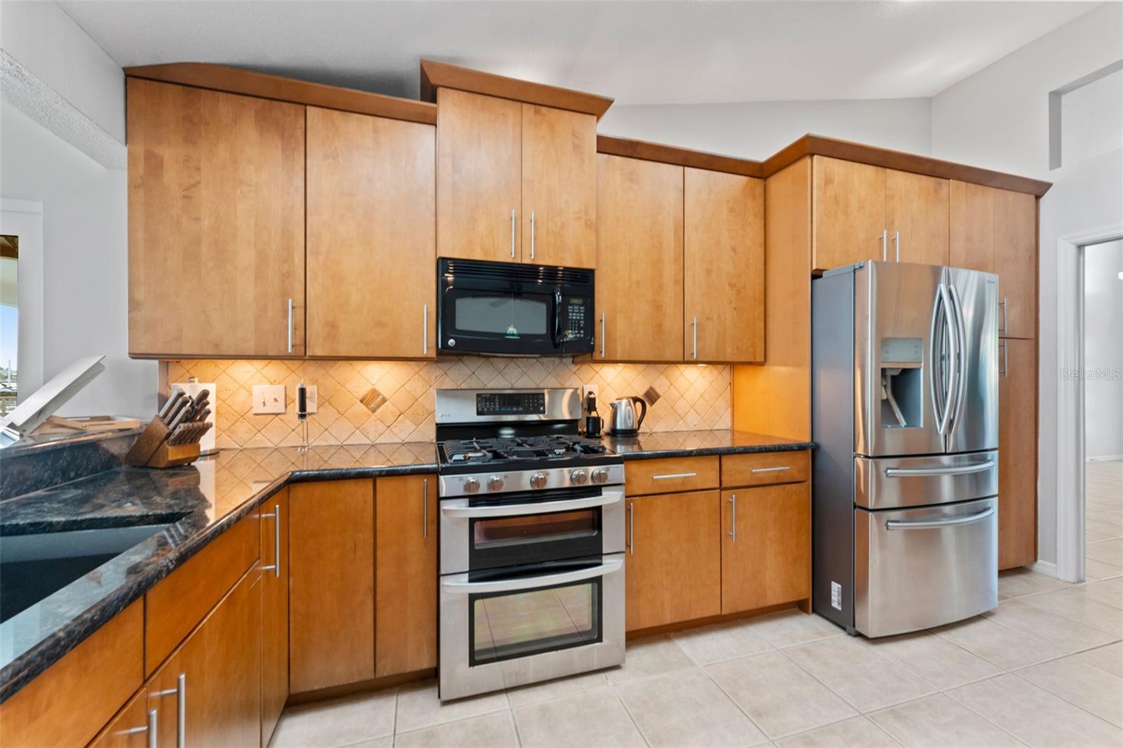 Listing photo id 14 for 2936 68th Avenue S