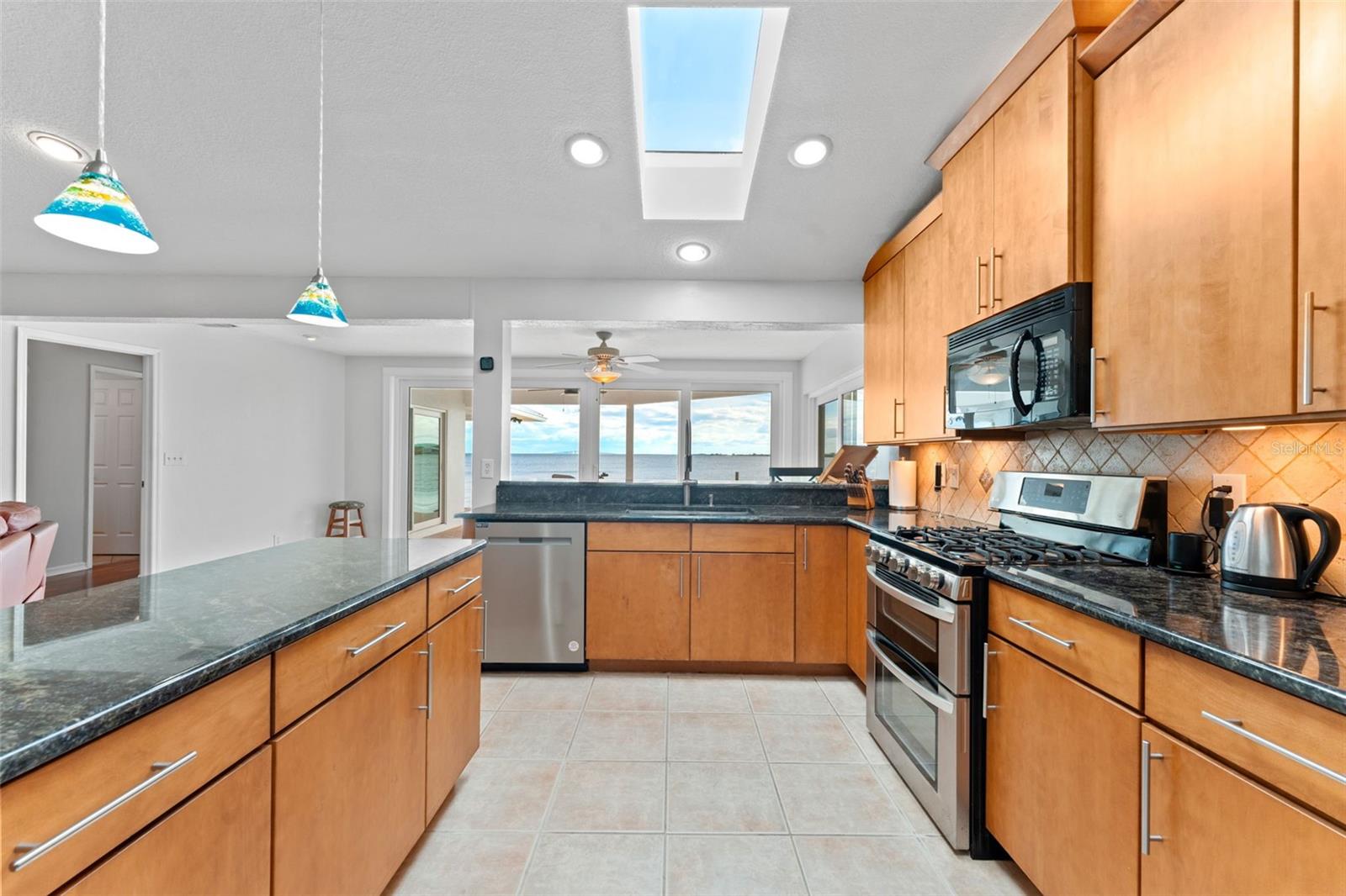 Listing photo id 15 for 2936 68th Avenue S