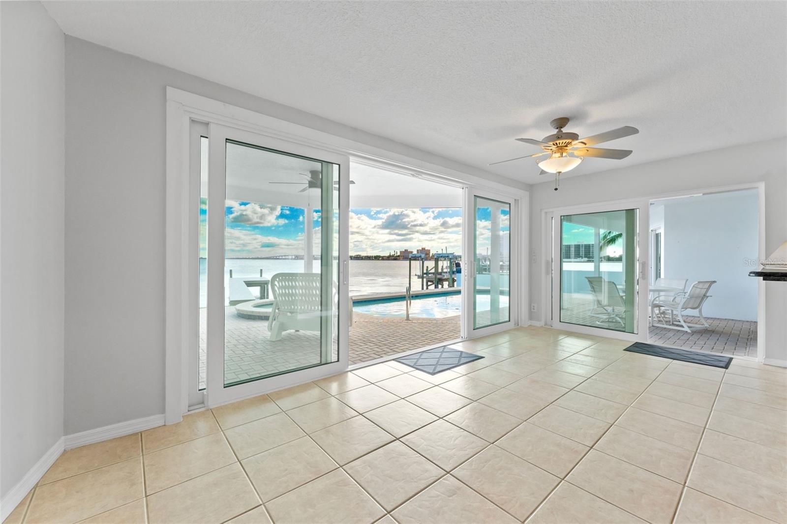 Listing photo id 17 for 2936 68th Avenue S