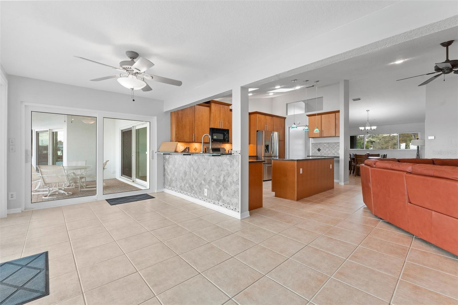Listing photo id 19 for 2936 68th Avenue S