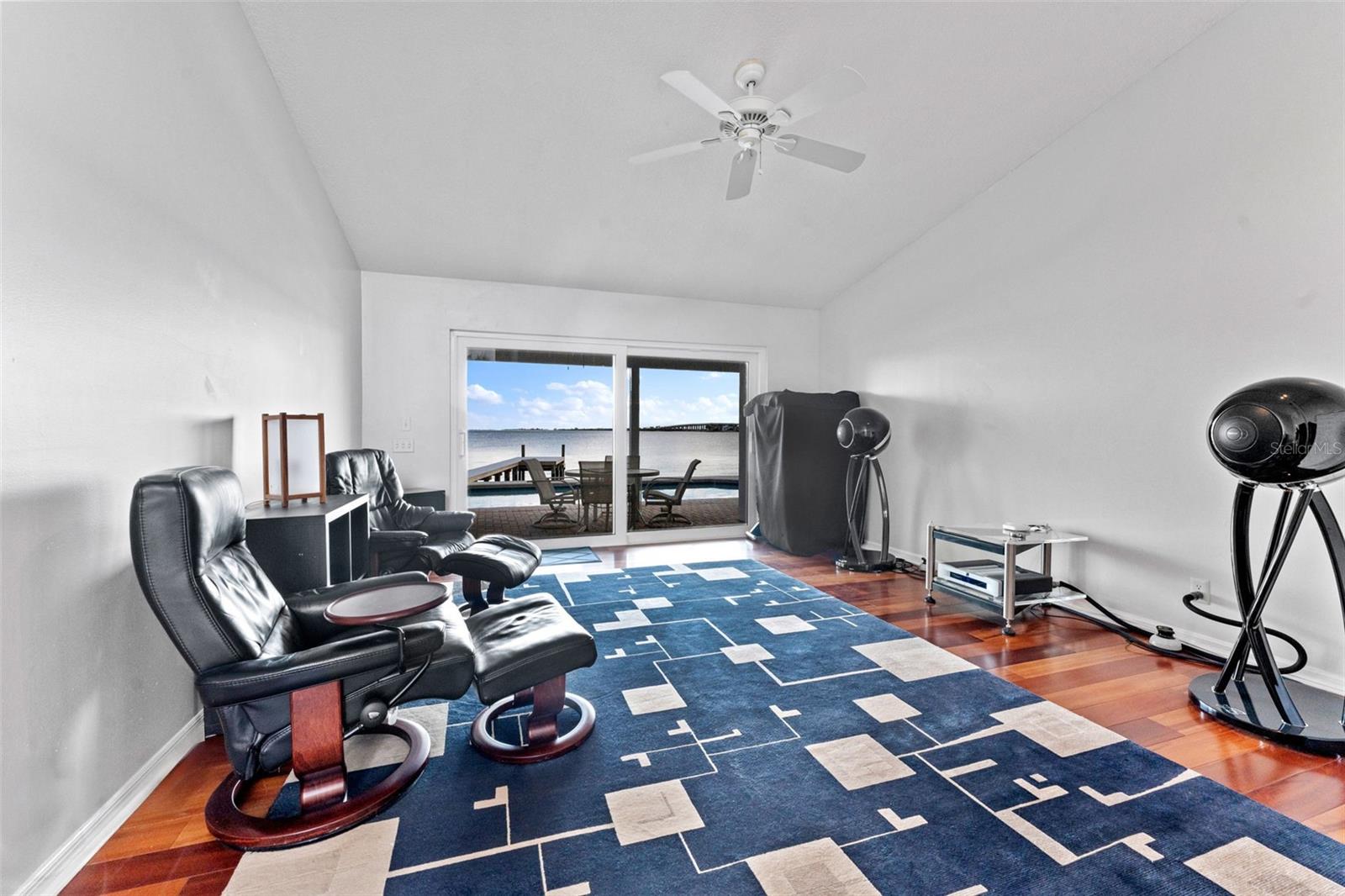 Listing photo id 22 for 2936 68th Avenue S