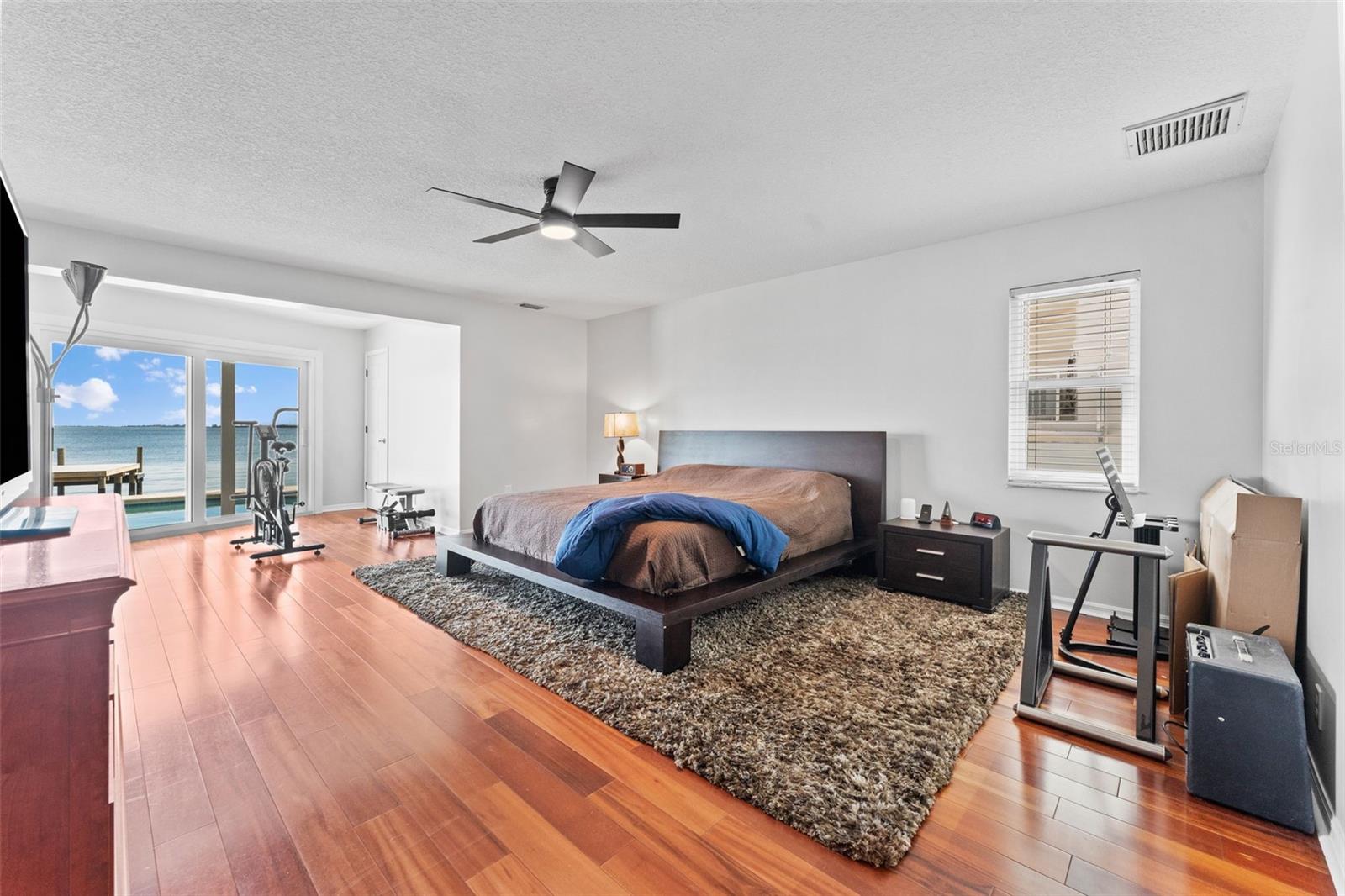 Listing photo id 25 for 2936 68th Avenue S