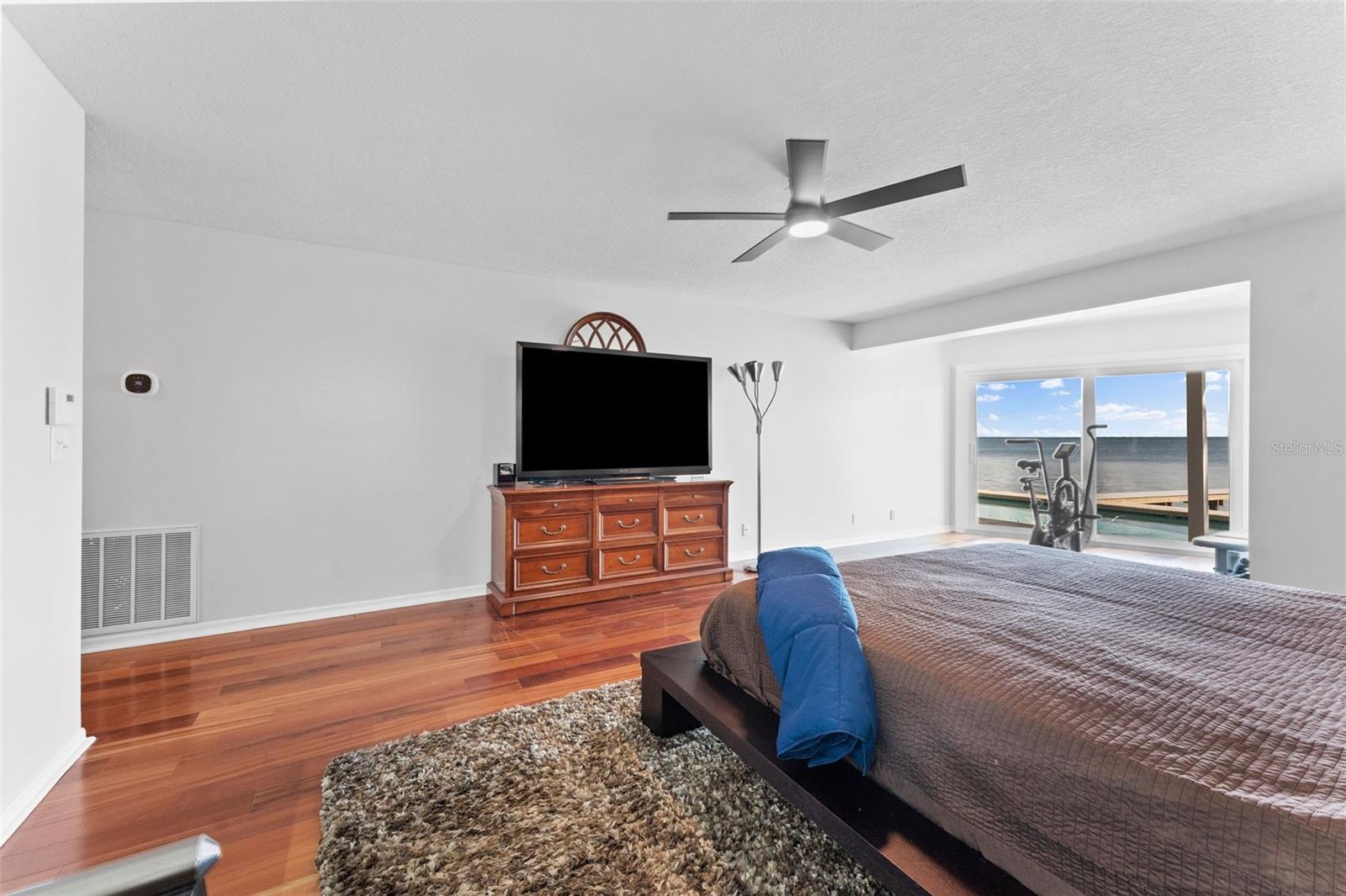 Listing photo id 26 for 2936 68th Avenue S