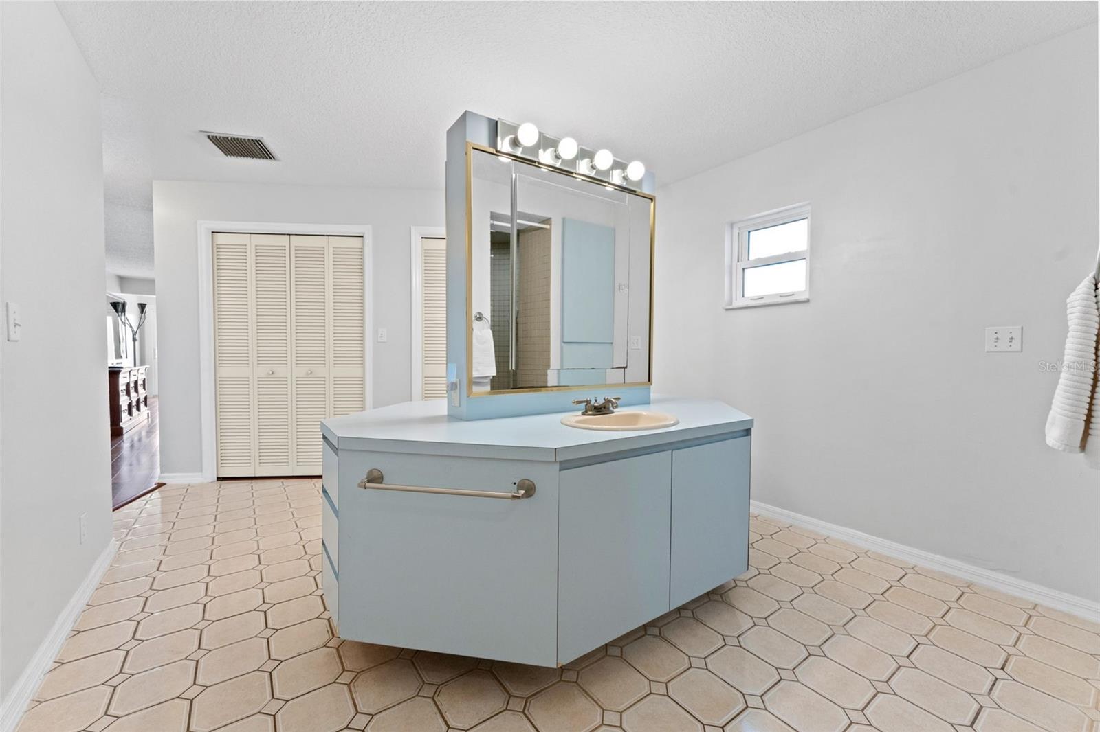 Listing photo id 29 for 2936 68th Avenue S
