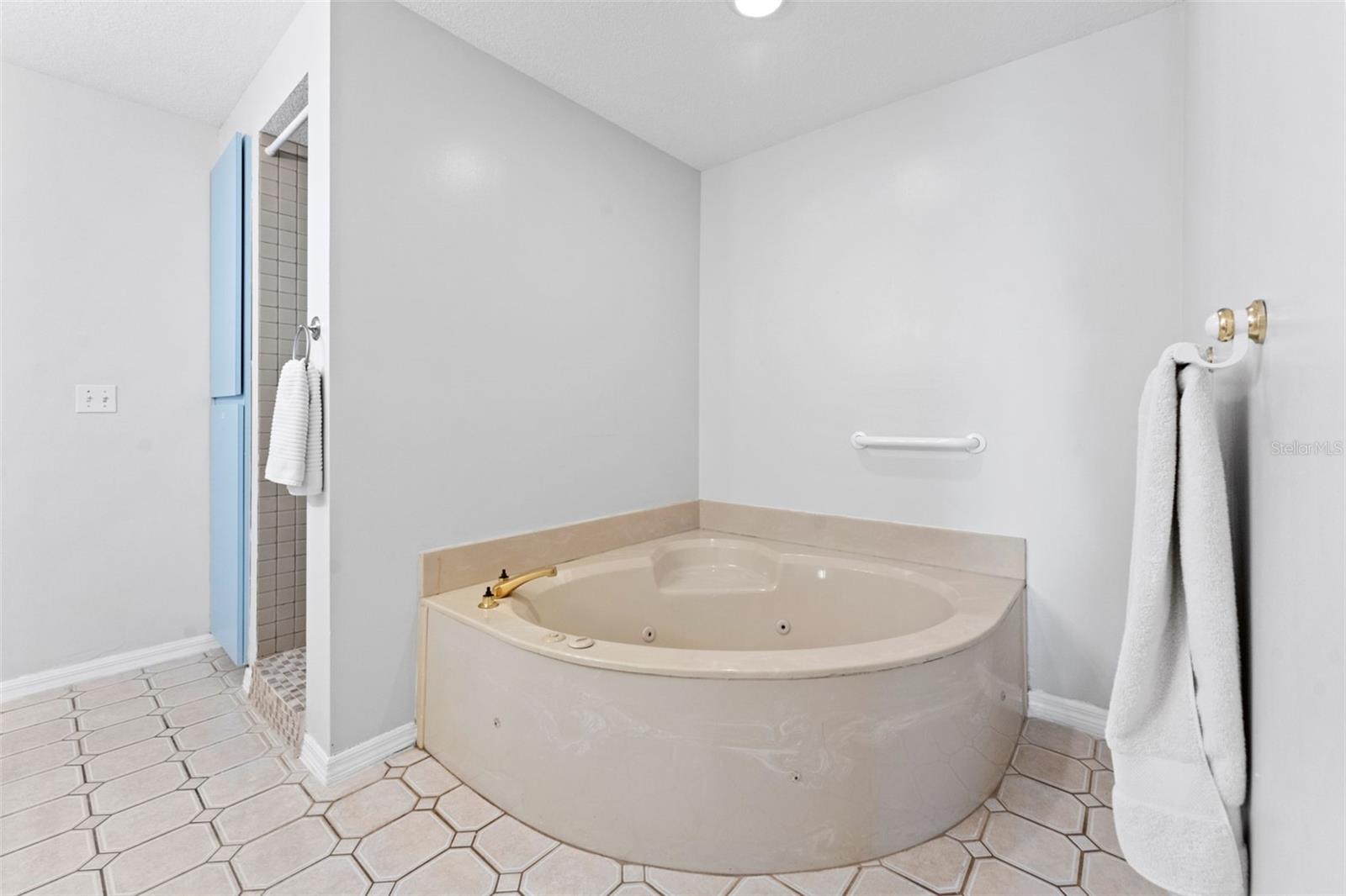 Listing photo id 30 for 2936 68th Avenue S