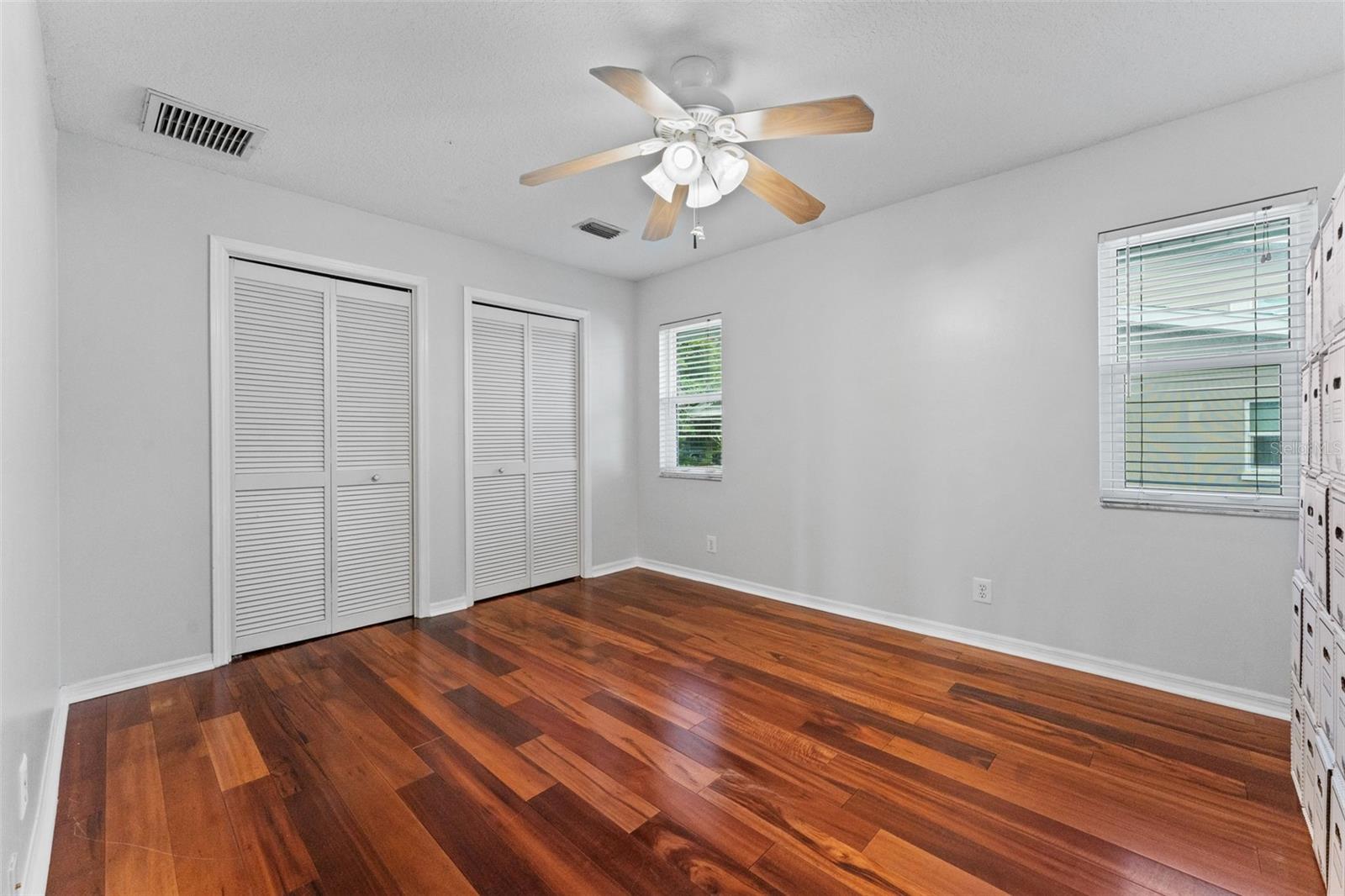 Listing photo id 35 for 2936 68th Avenue S