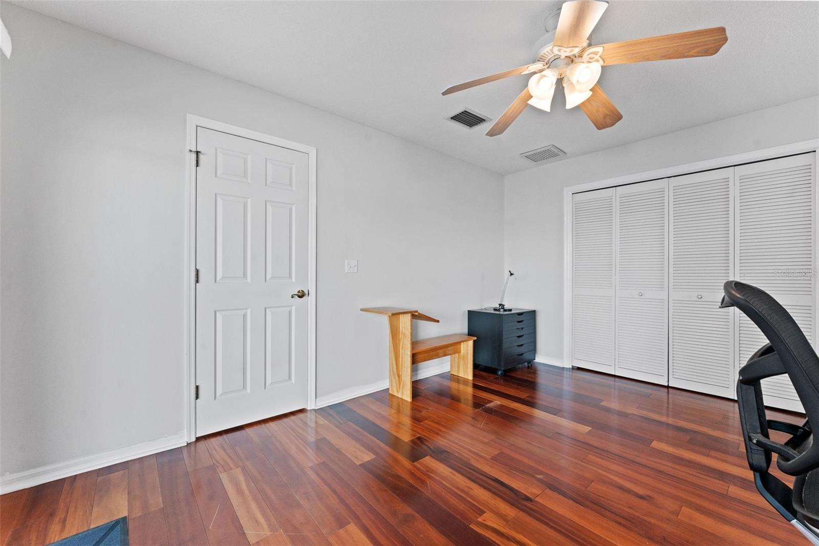 Listing photo id 39 for 2936 68th Avenue S