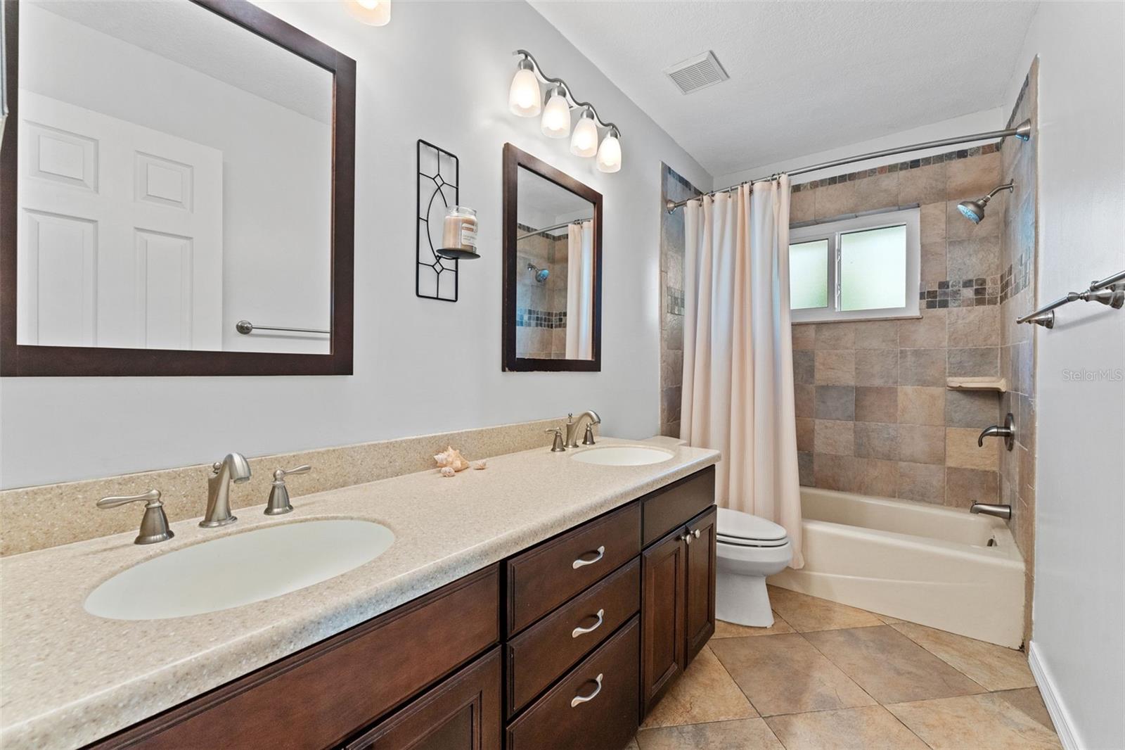 Listing photo id 40 for 2936 68th Avenue S