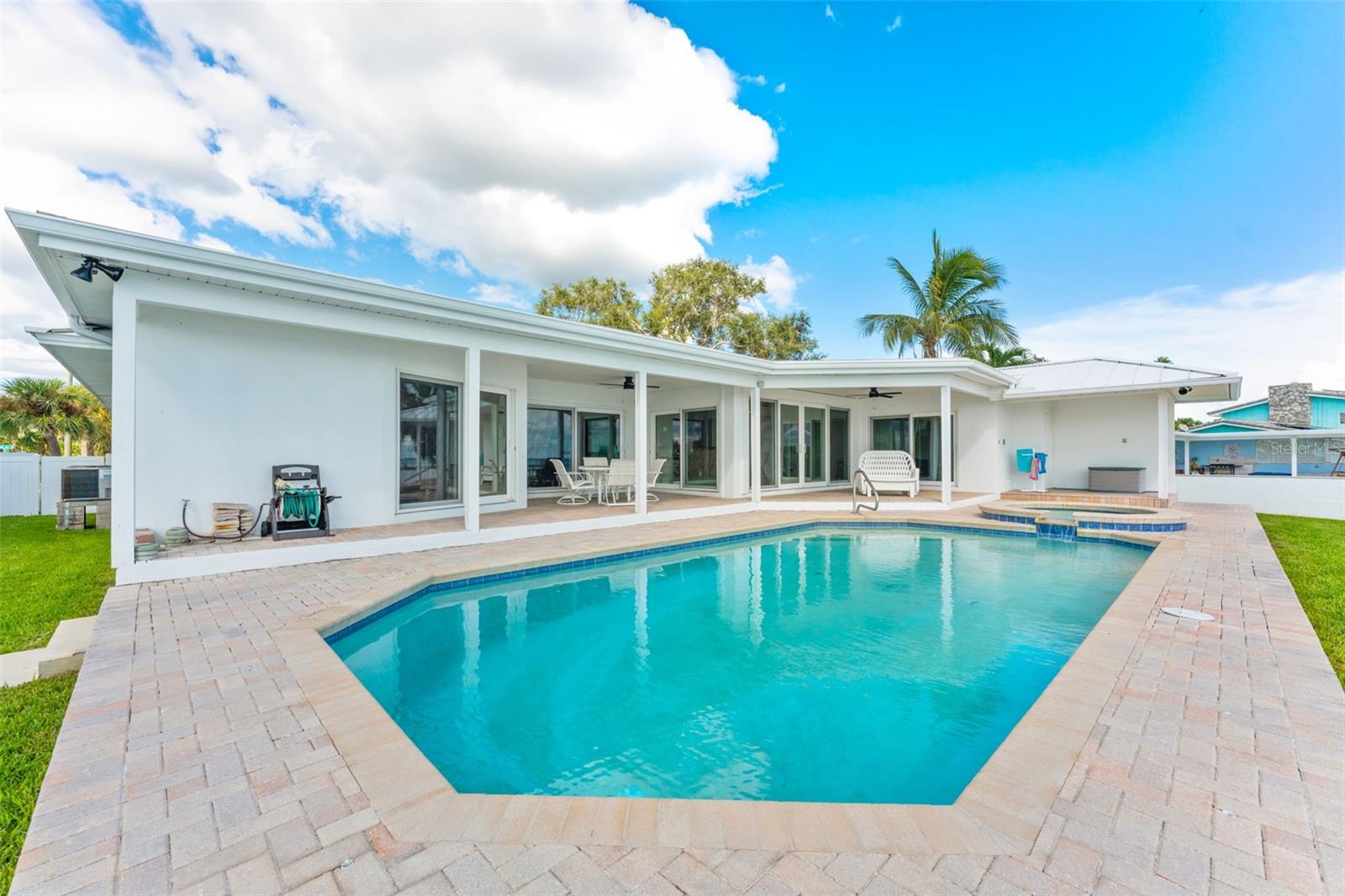 Listing photo id 47 for 2936 68th Avenue S