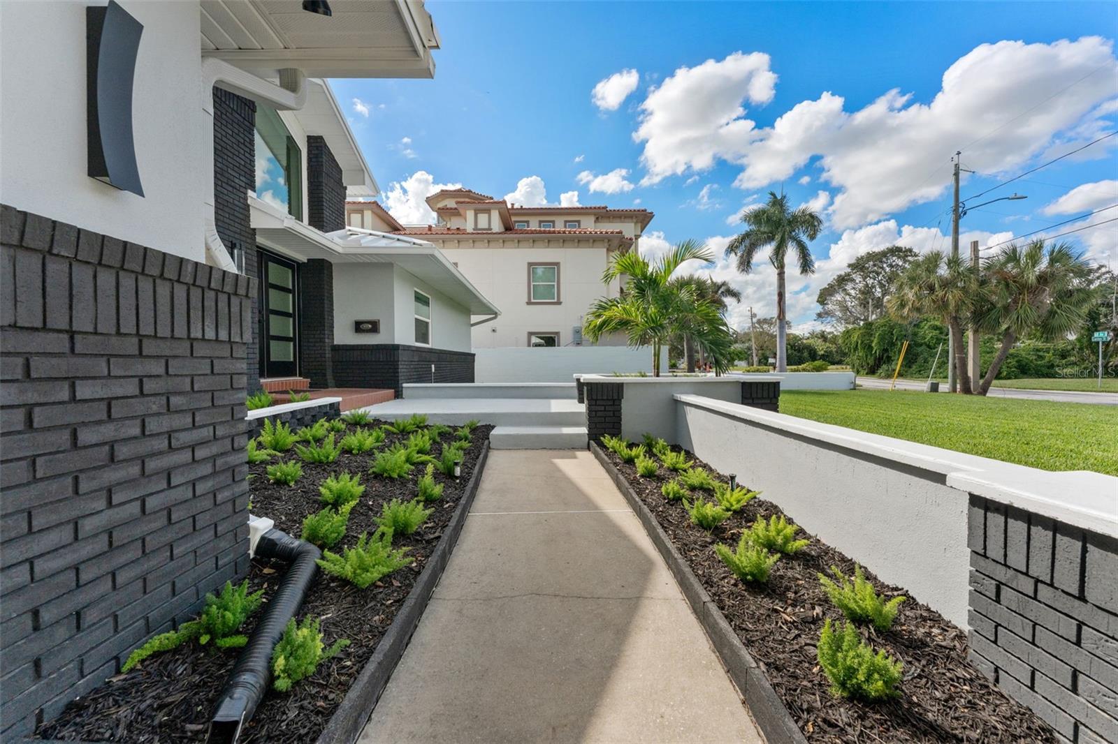 Listing photo id 3 for 2936 68th Avenue S