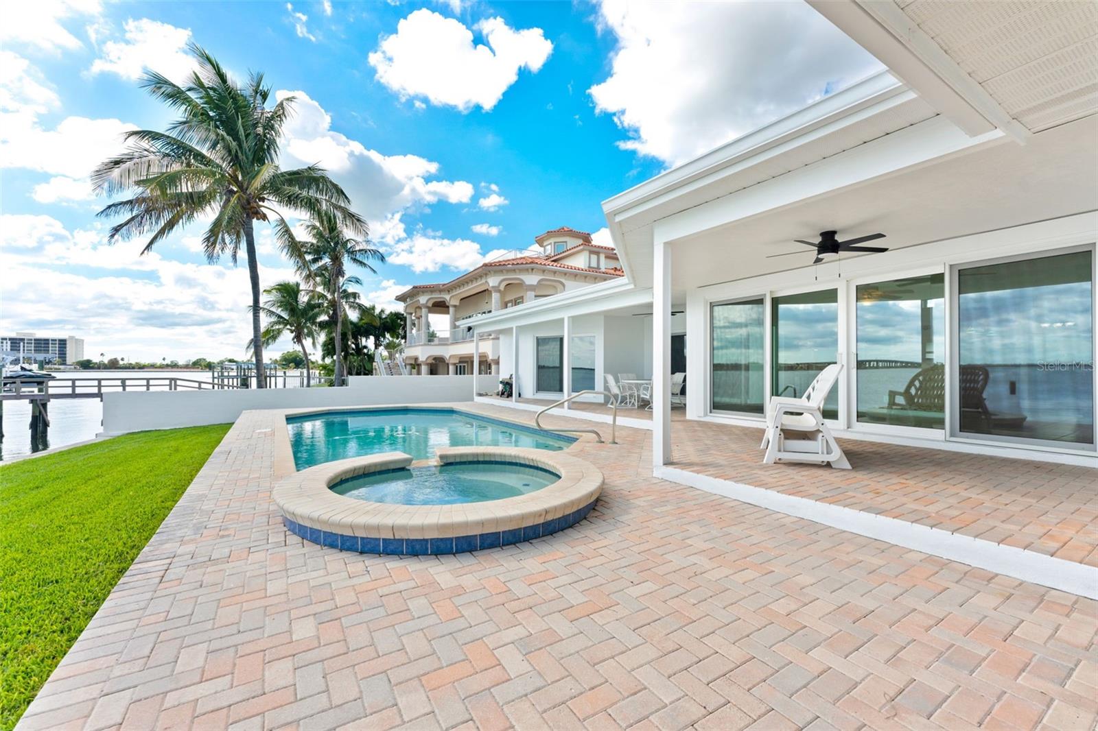 Listing photo id 48 for 2936 68th Avenue S