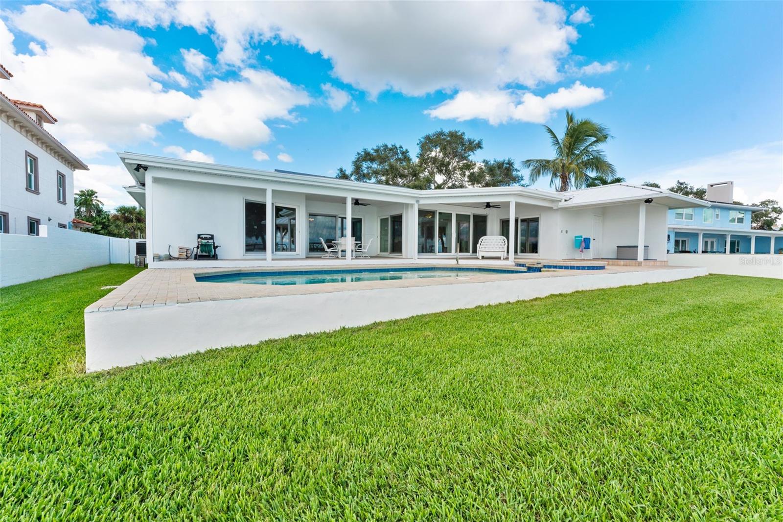 Listing photo id 49 for 2936 68th Avenue S