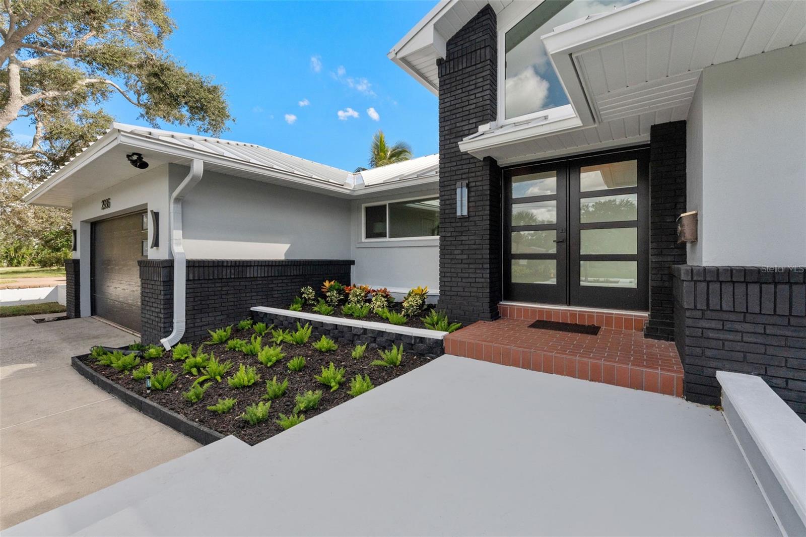 Listing photo id 4 for 2936 68th Avenue S