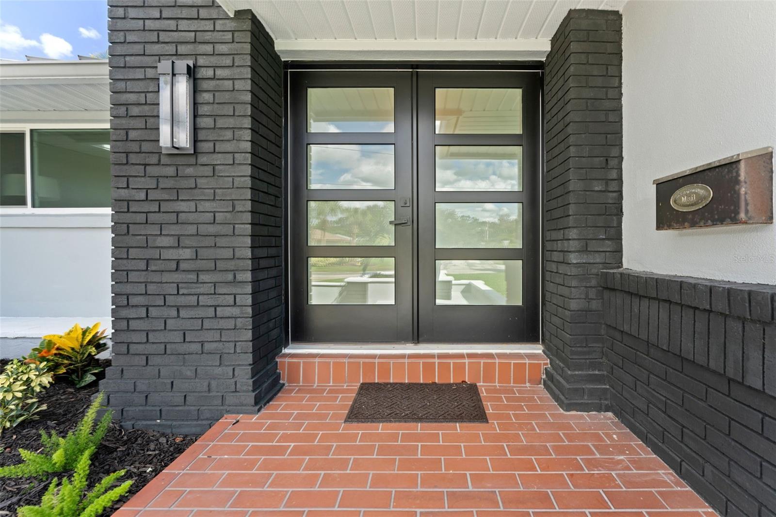 Listing photo id 5 for 2936 68th Avenue S