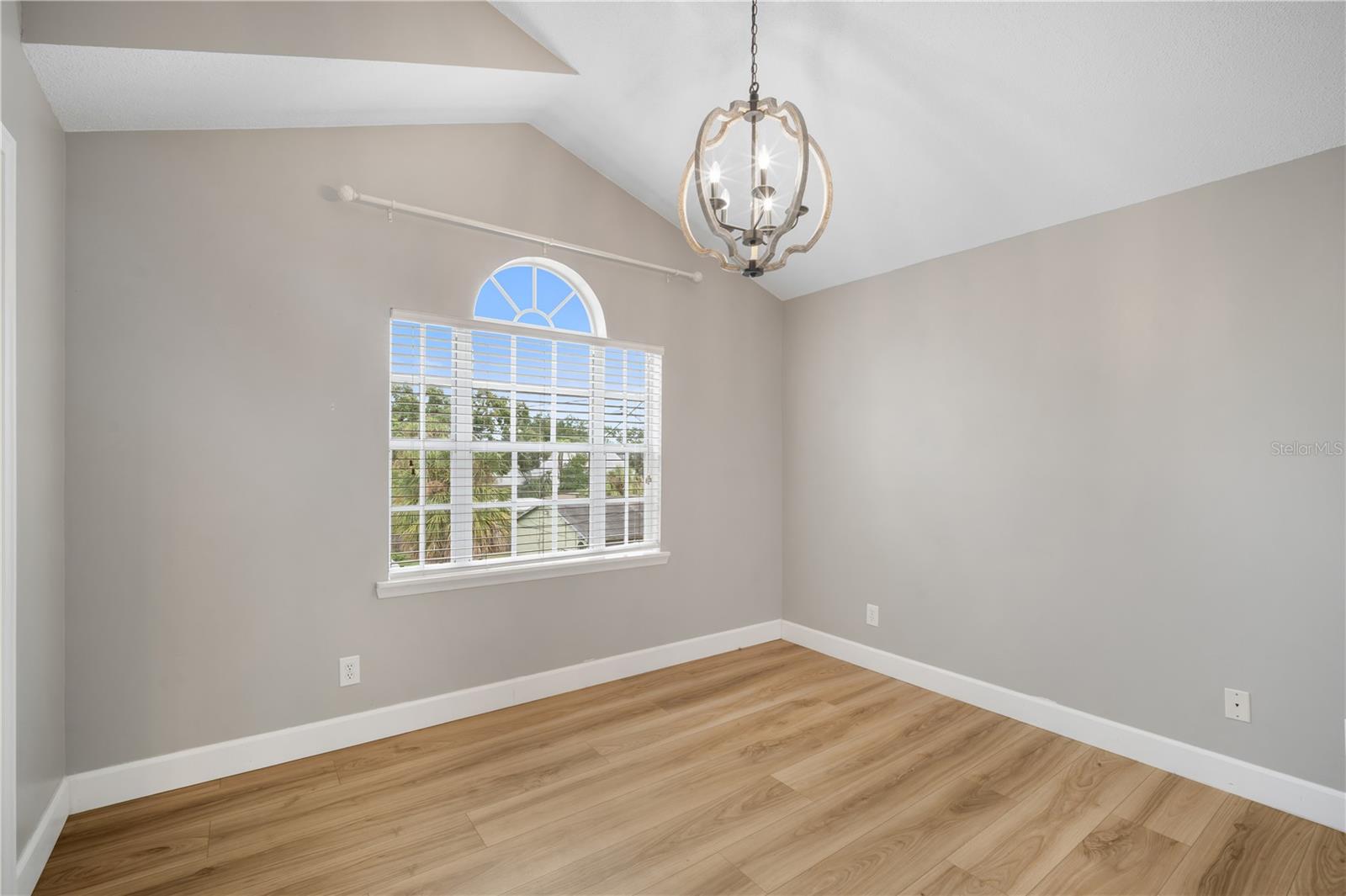 Image 11 of 21 For 3002 Cleveland Street B12