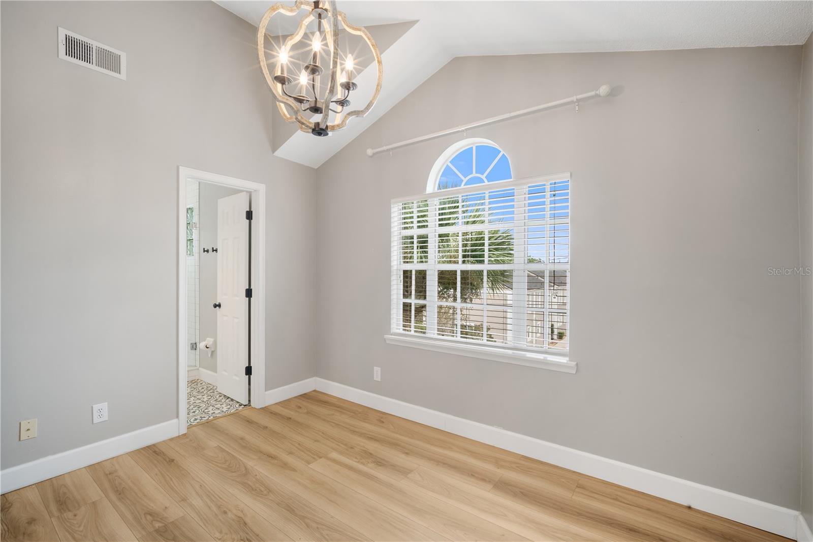 Image 12 of 21 For 3002 Cleveland Street B12