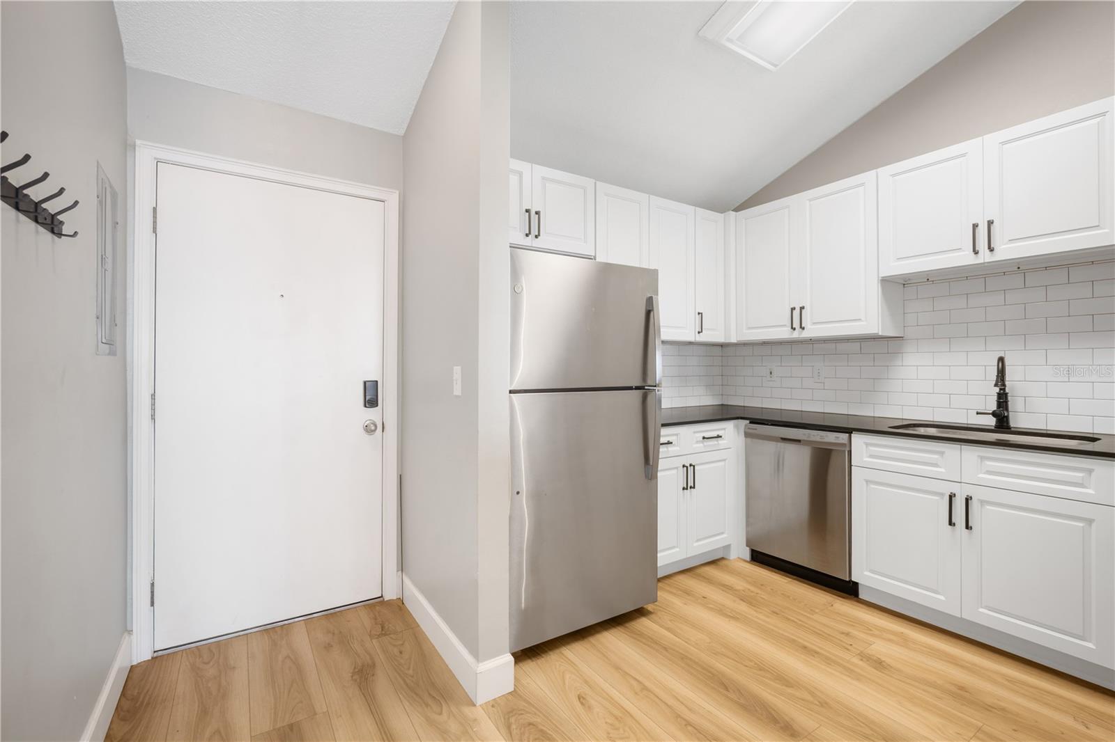 Image 4 of 21 For 3002 Cleveland Street B12