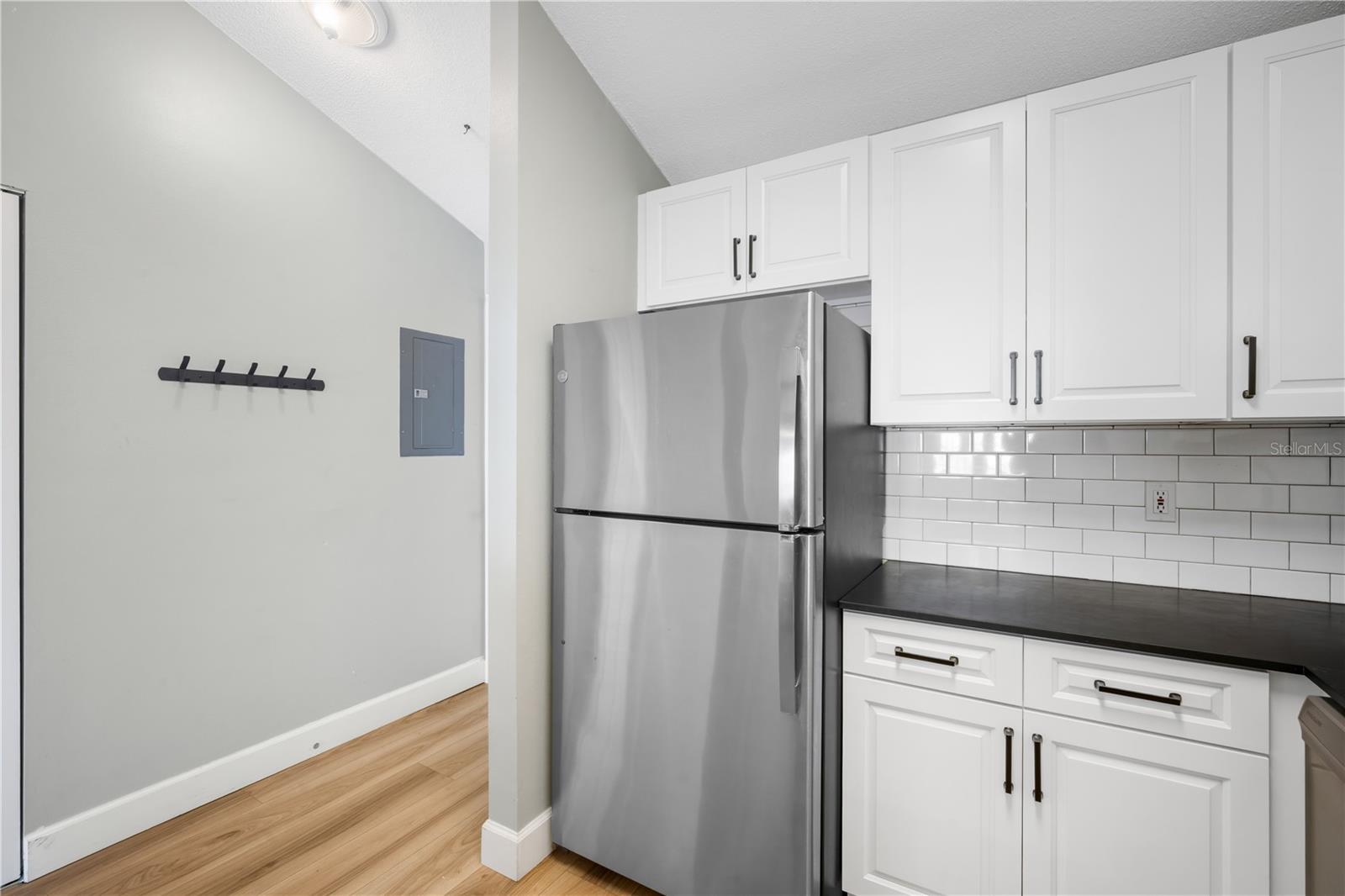 Image 6 of 21 For 3002 Cleveland Street B12