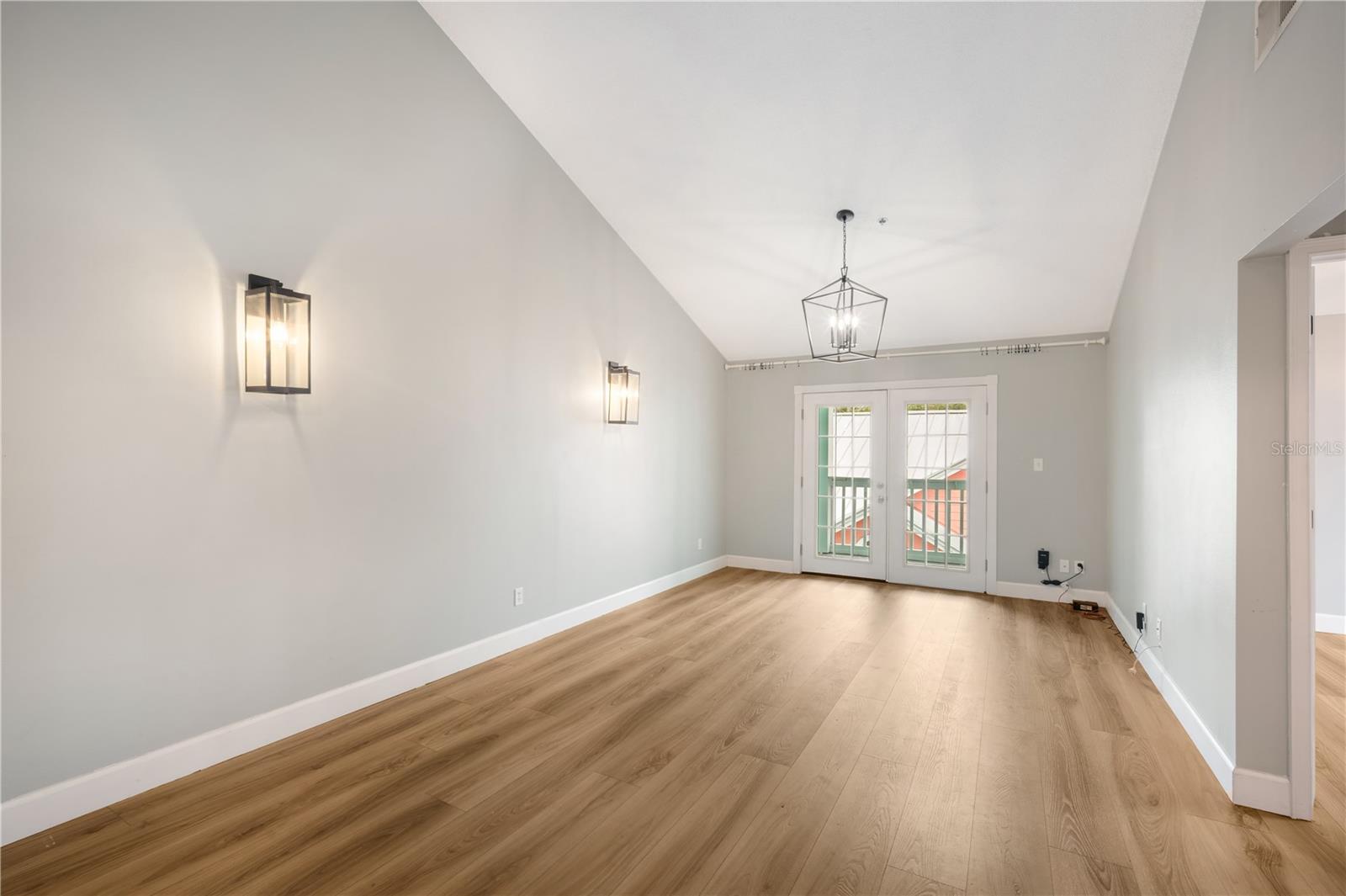Image 7 of 21 For 3002 Cleveland Street B12