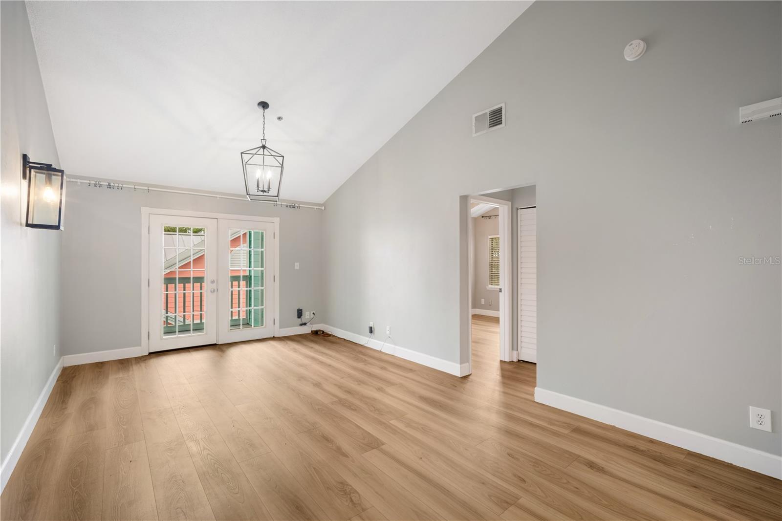 Image 8 of 21 For 3002 Cleveland Street B12