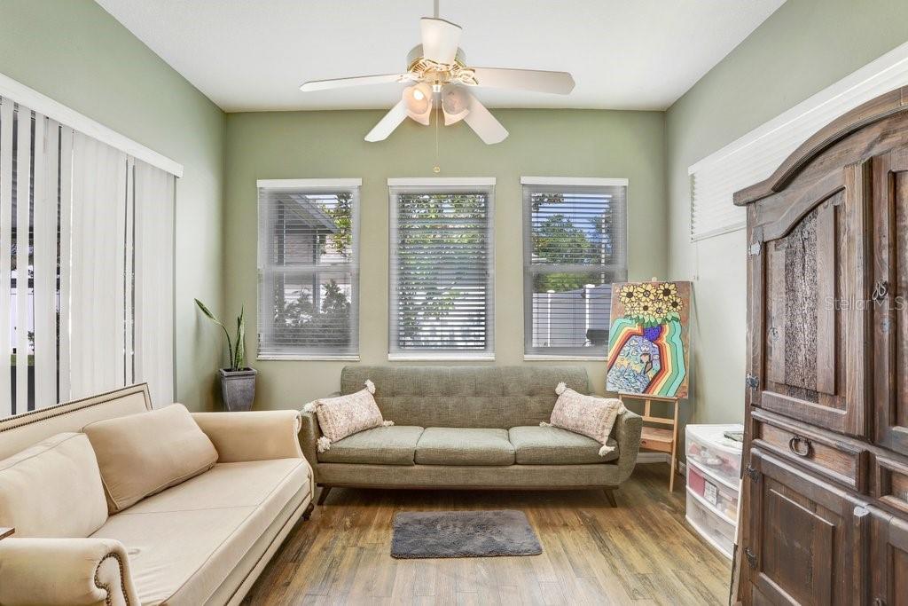 Image 12 of 30 For 829 Innergary Place