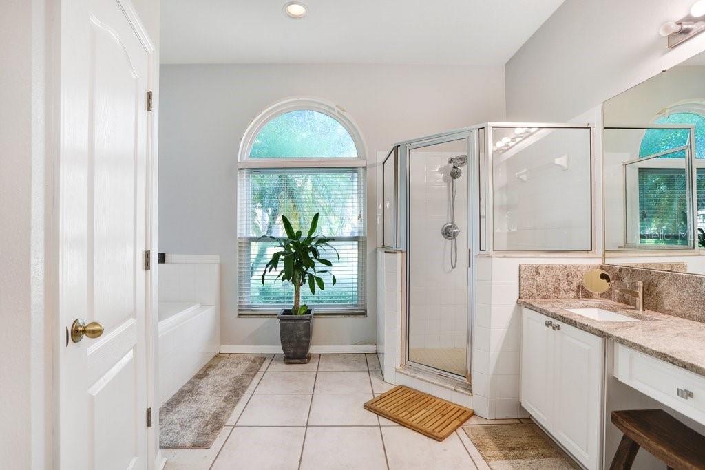 Image 13 of 30 For 829 Innergary Place