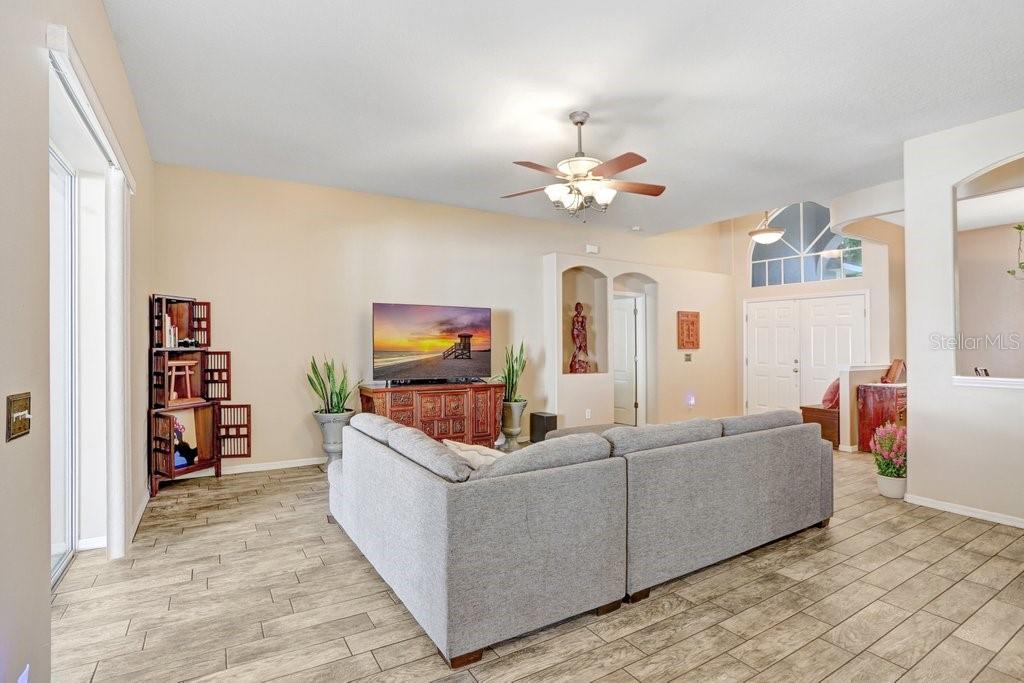 Image 6 of 30 For 829 Innergary Place