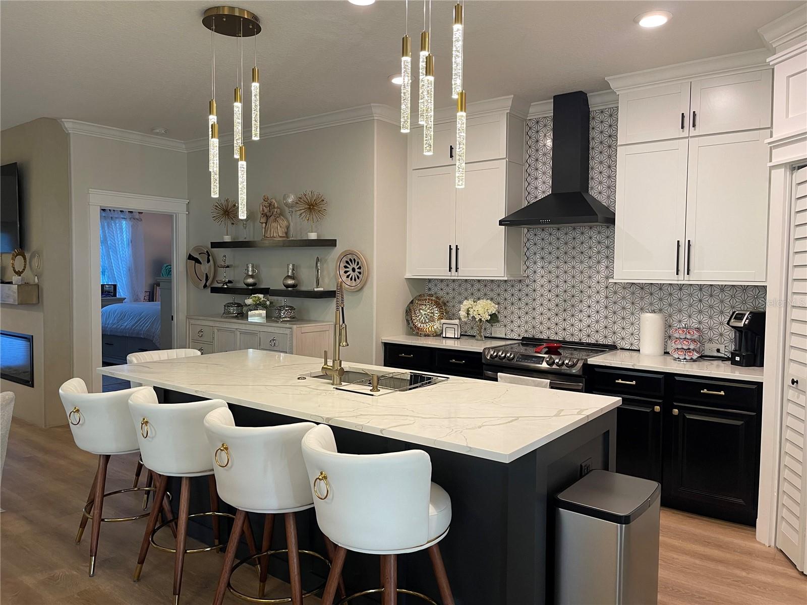 Image 11 of 41 For 1555 Ludington Avenue