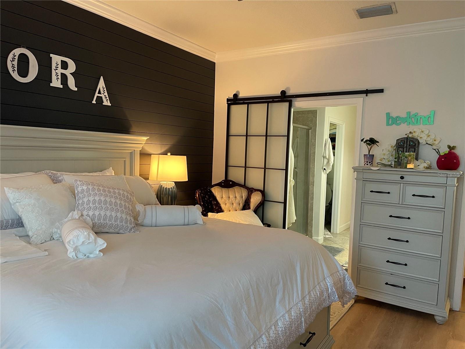 Image 16 of 41 For 1555 Ludington Avenue