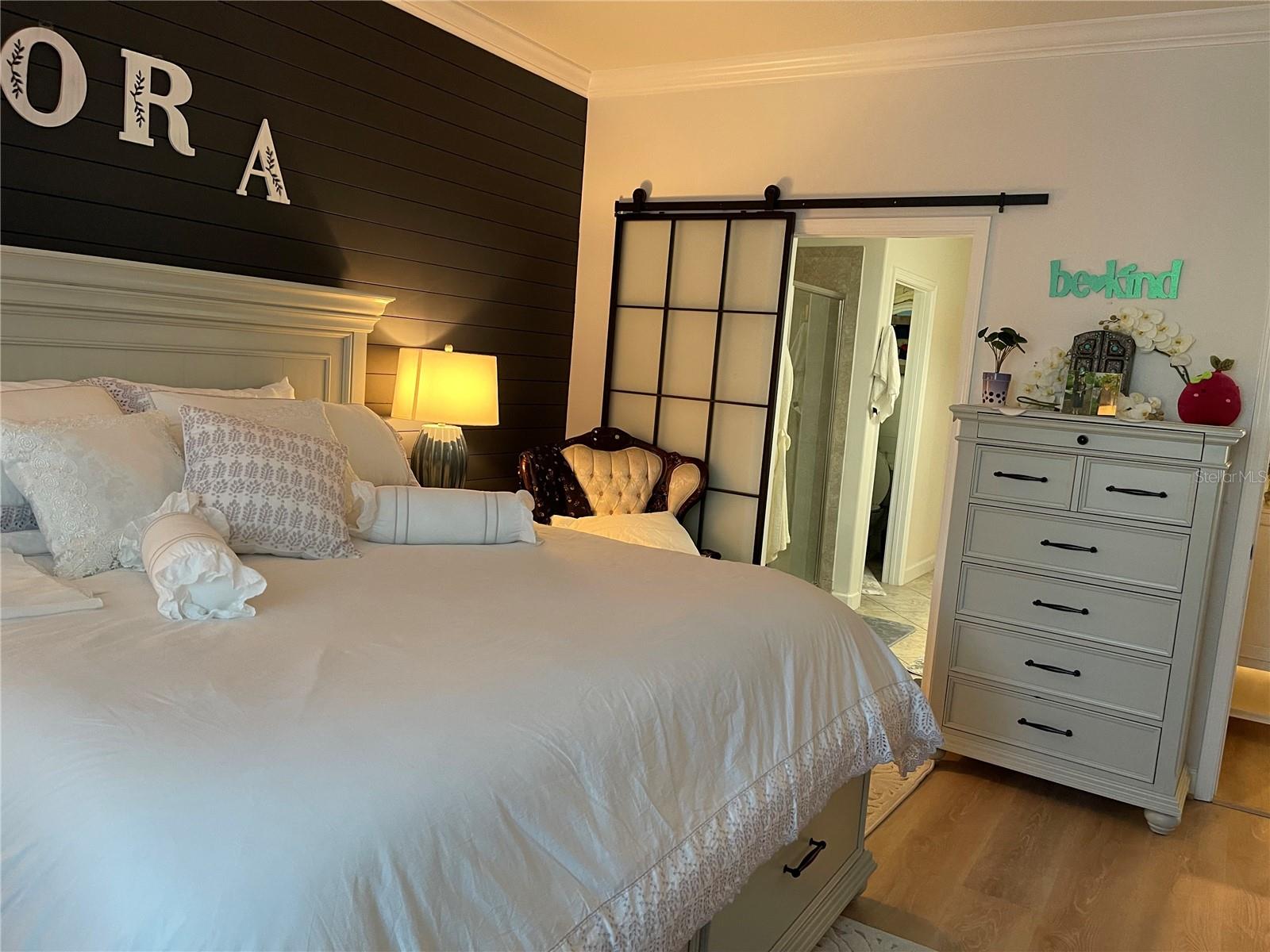 Image 17 of 41 For 1555 Ludington Avenue