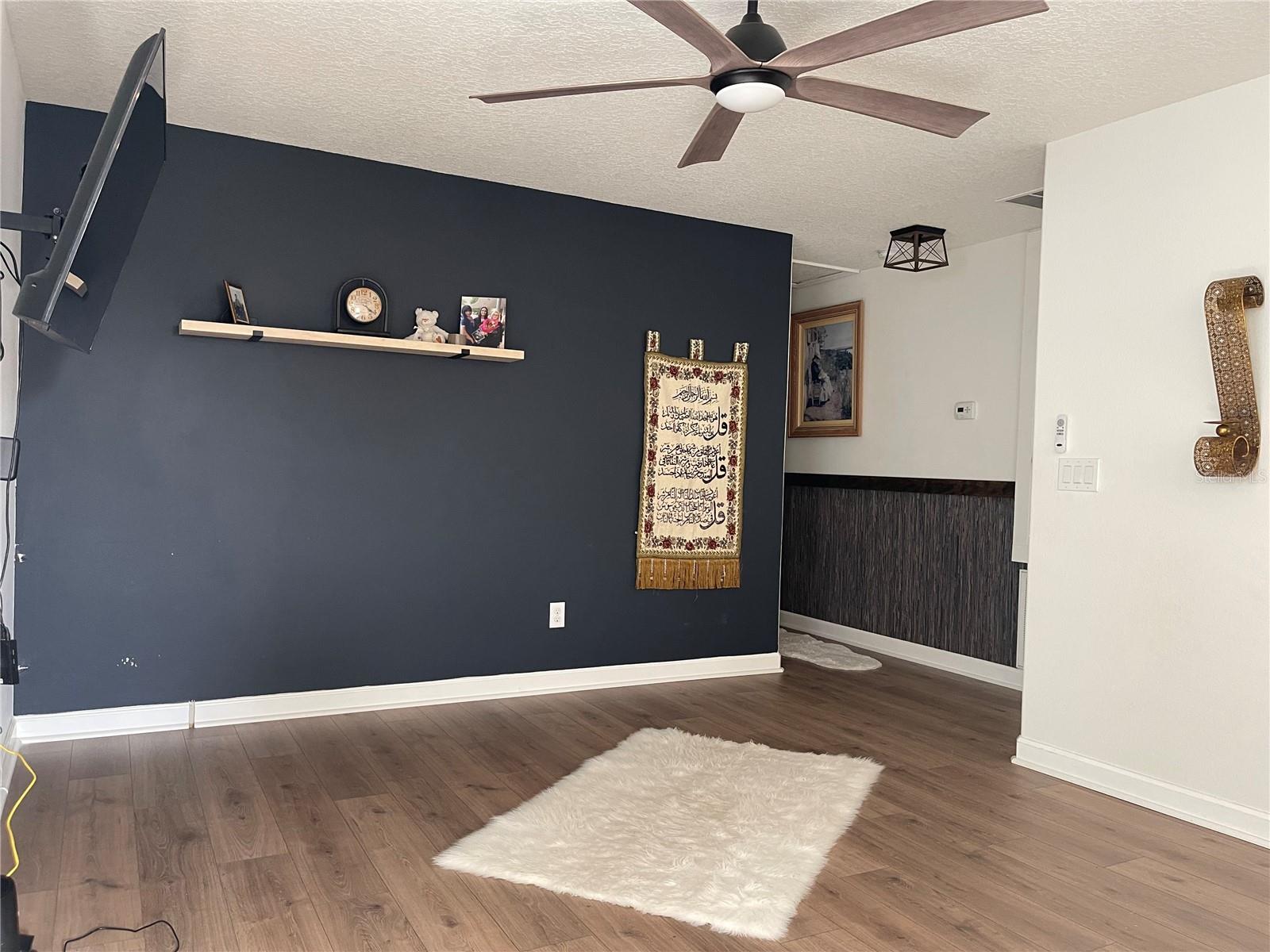 Image 23 of 41 For 1555 Ludington Avenue