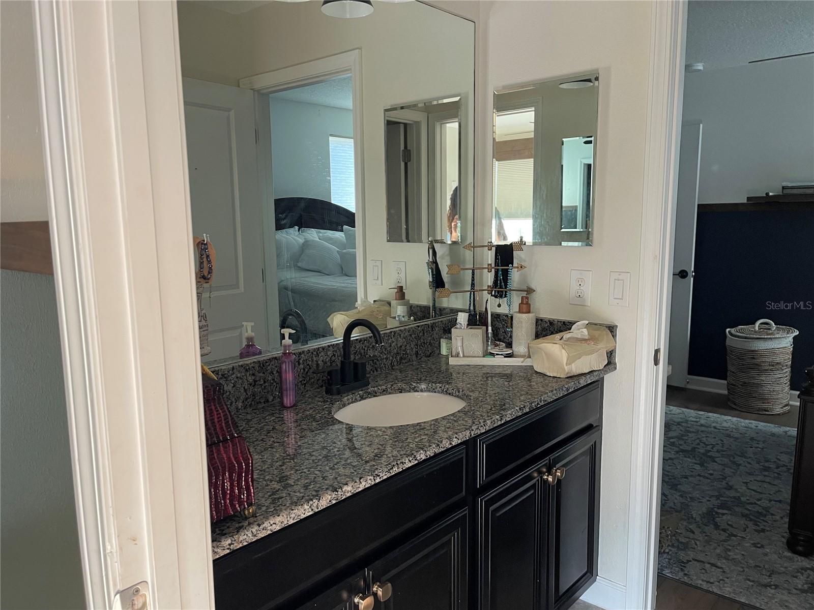 Image 27 of 41 For 1555 Ludington Avenue