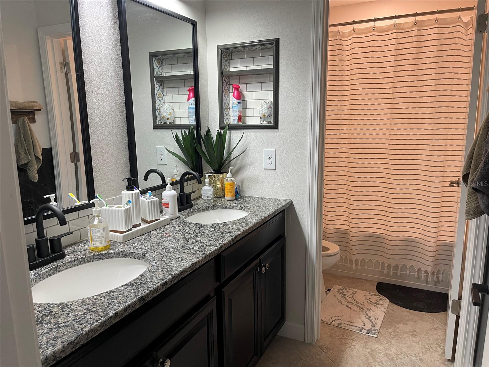 Image 28 of 41 For 1555 Ludington Avenue