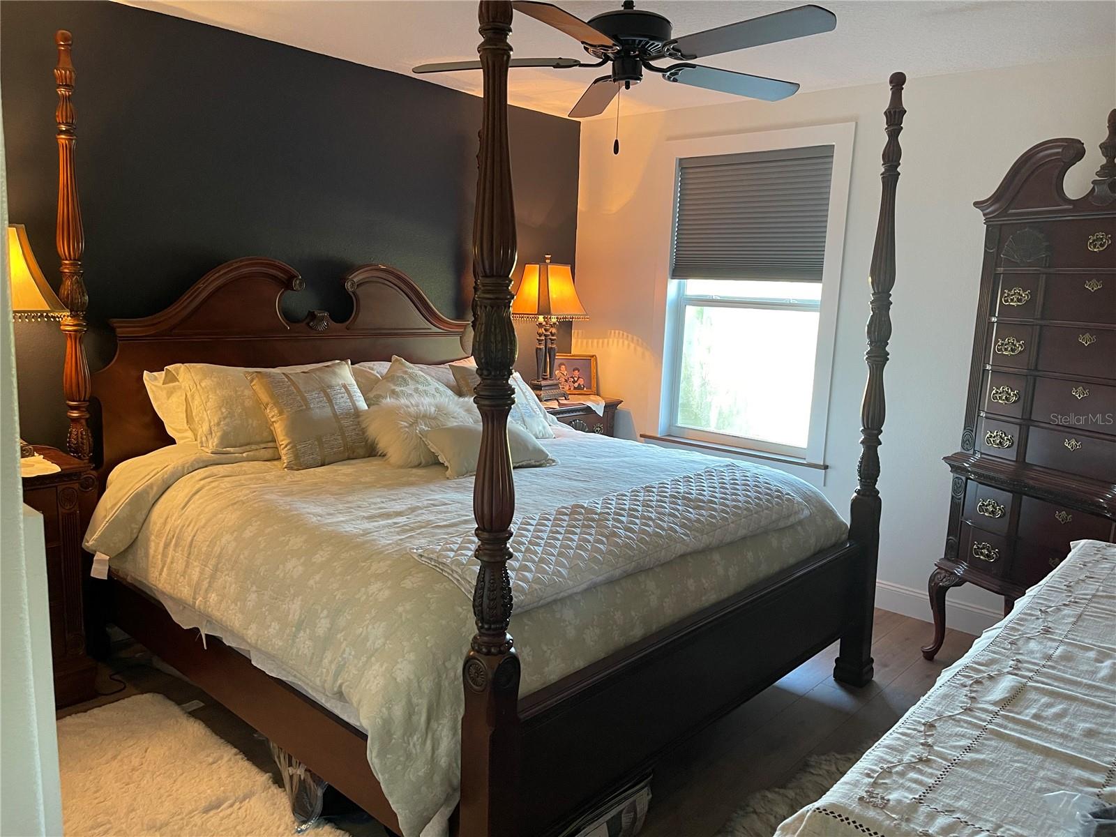 Image 32 of 41 For 1555 Ludington Avenue