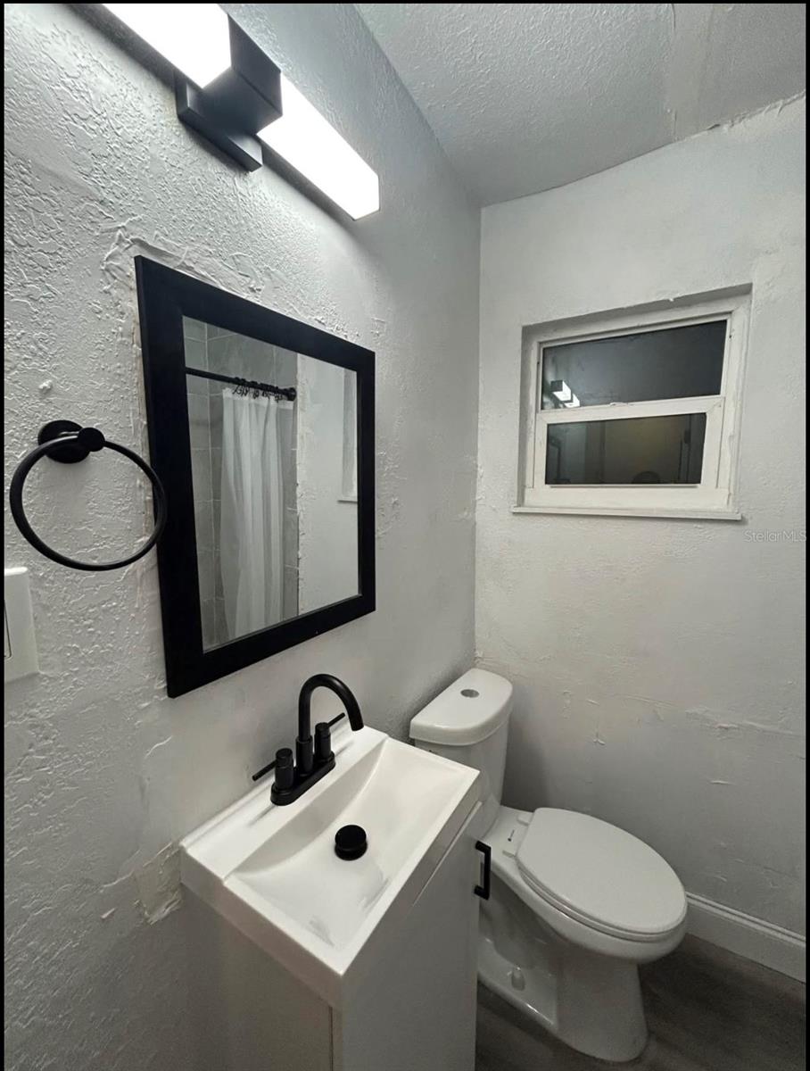 Image 2 of 5 For 614 Pear St  614
