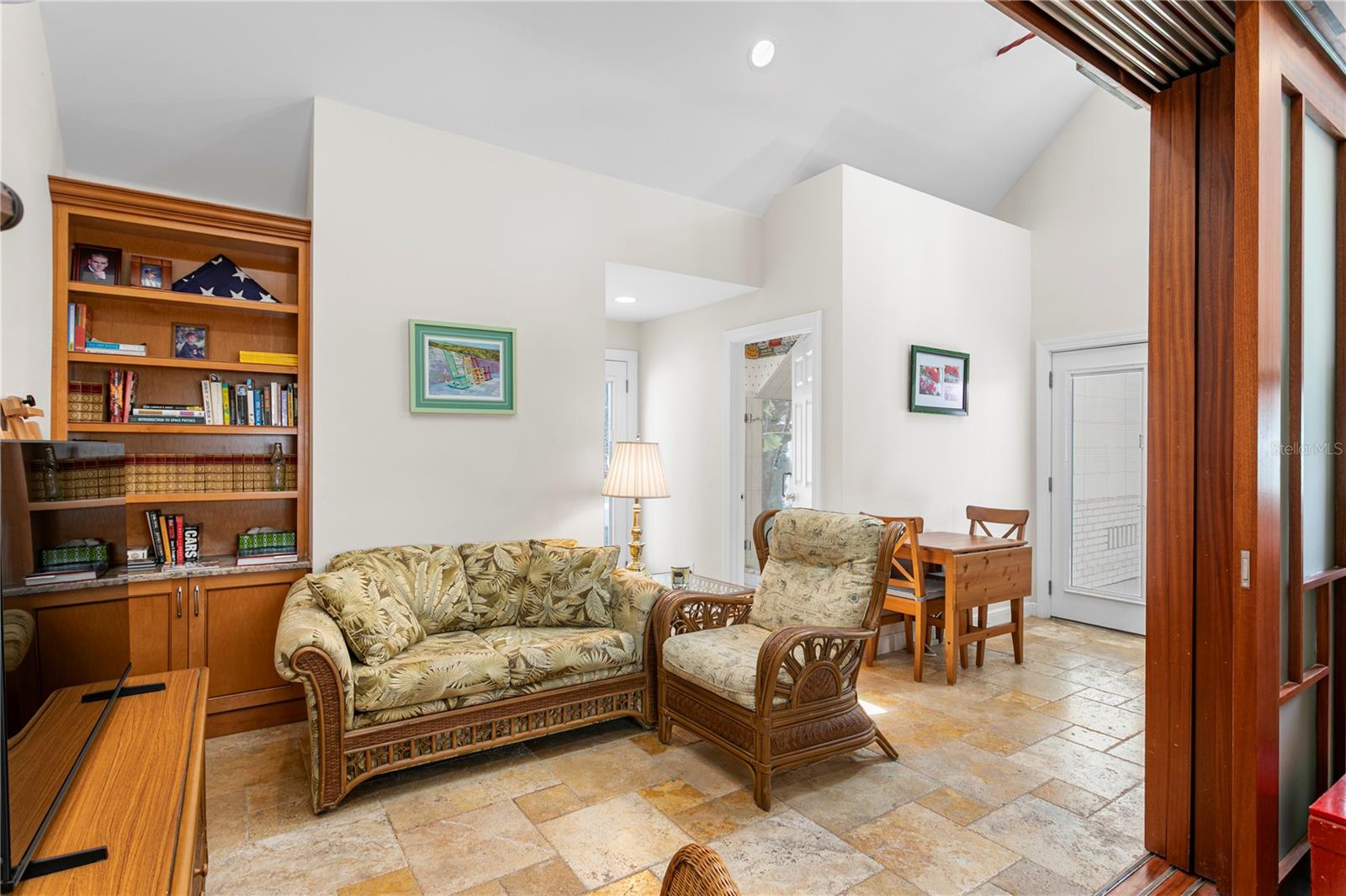 Image 39 of 45 For 255 18th Avenue Ne