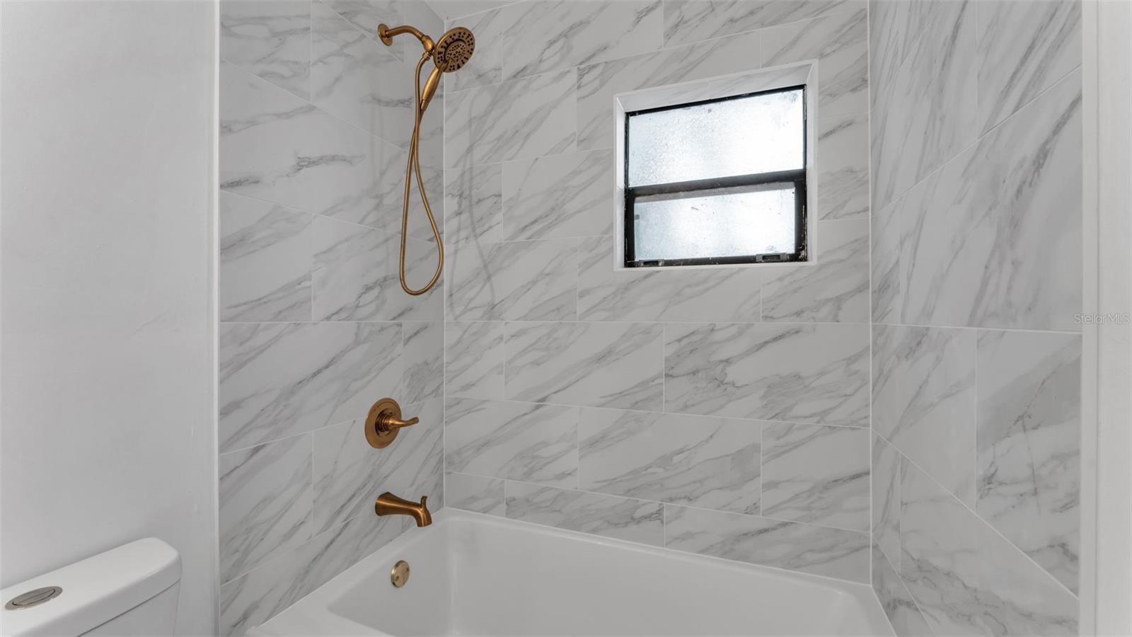 Image 17 of 31 For 1458 Powhatan Court