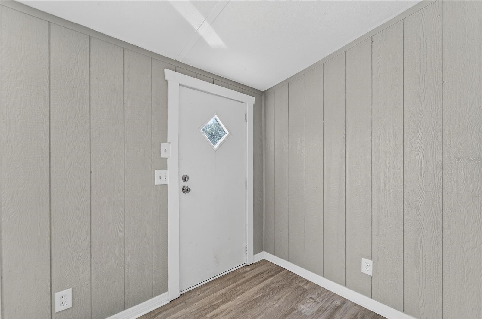 Image 13 of 44 For 39256 Lizabeth Circle